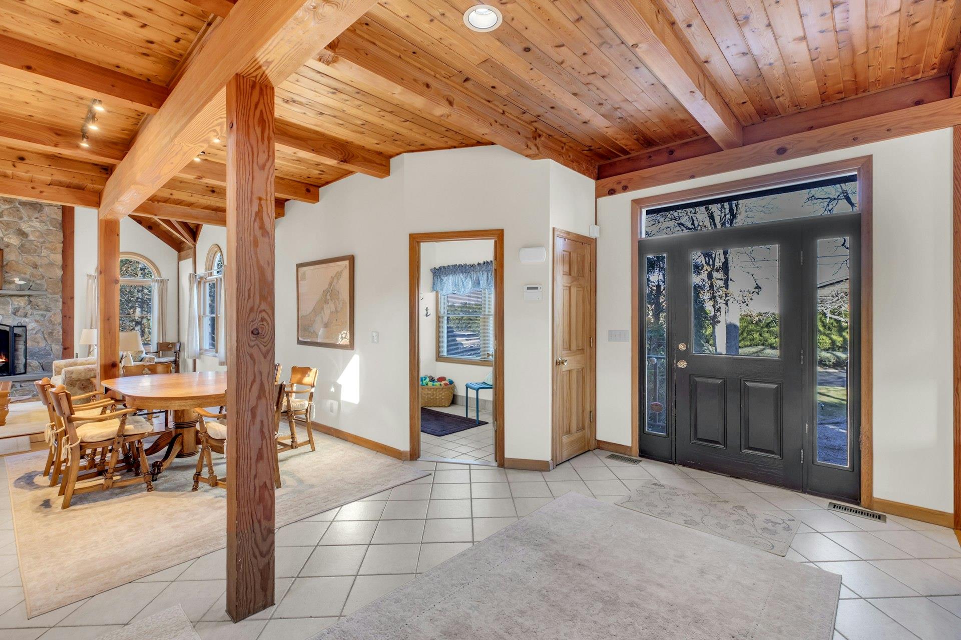 48 Oakhurst Road, Hampton Bays, NY 11946