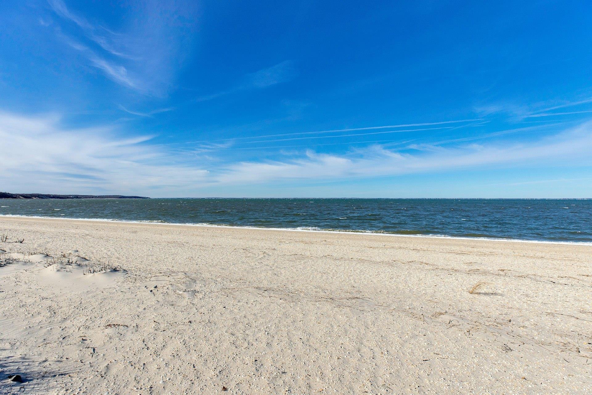 48 Oakhurst Road, Hampton Bays, NY 11946