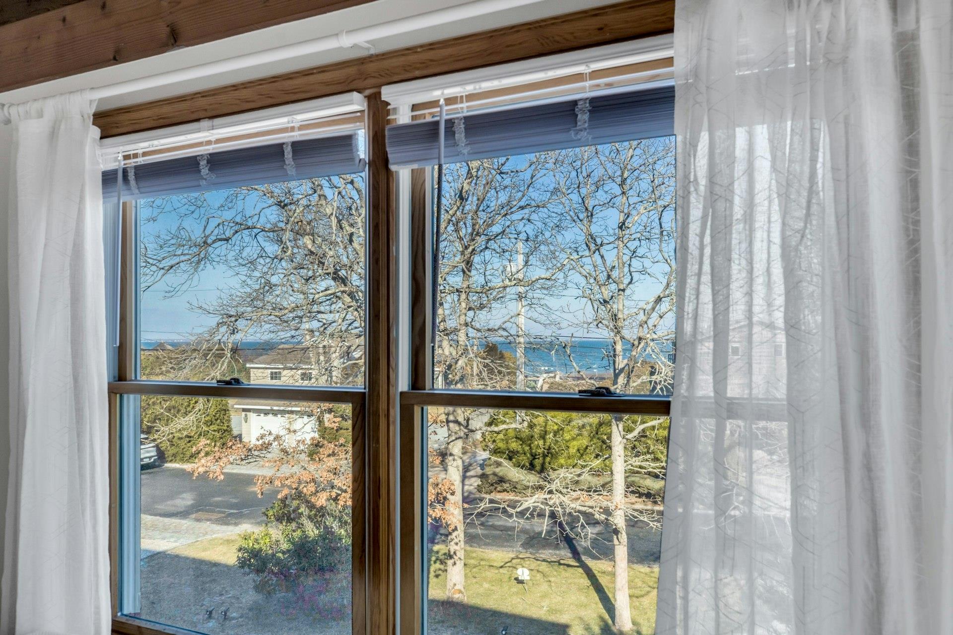 48 Oakhurst Road, Hampton Bays, NY 11946