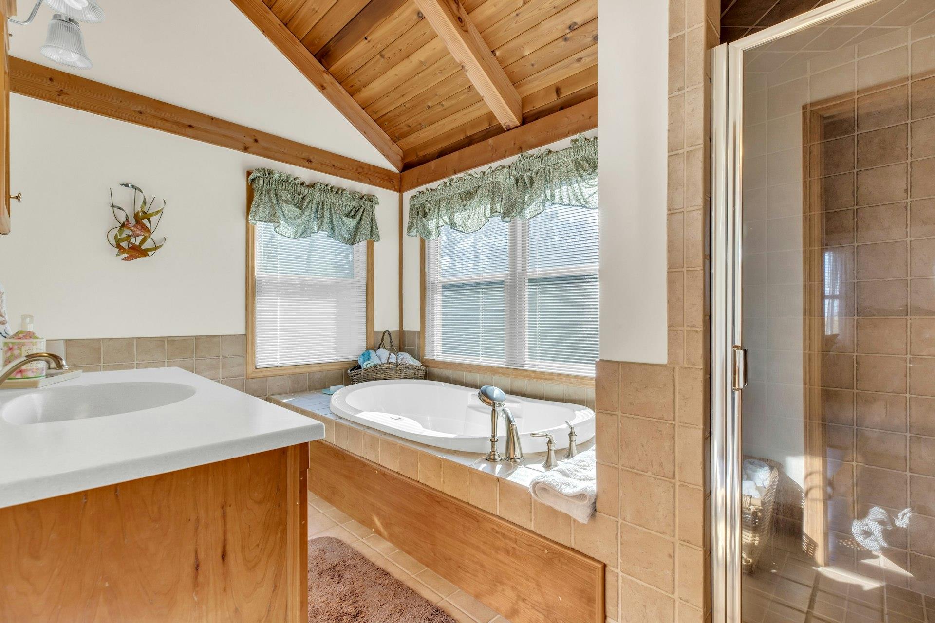 48 Oakhurst Road, Hampton Bays, NY 11946