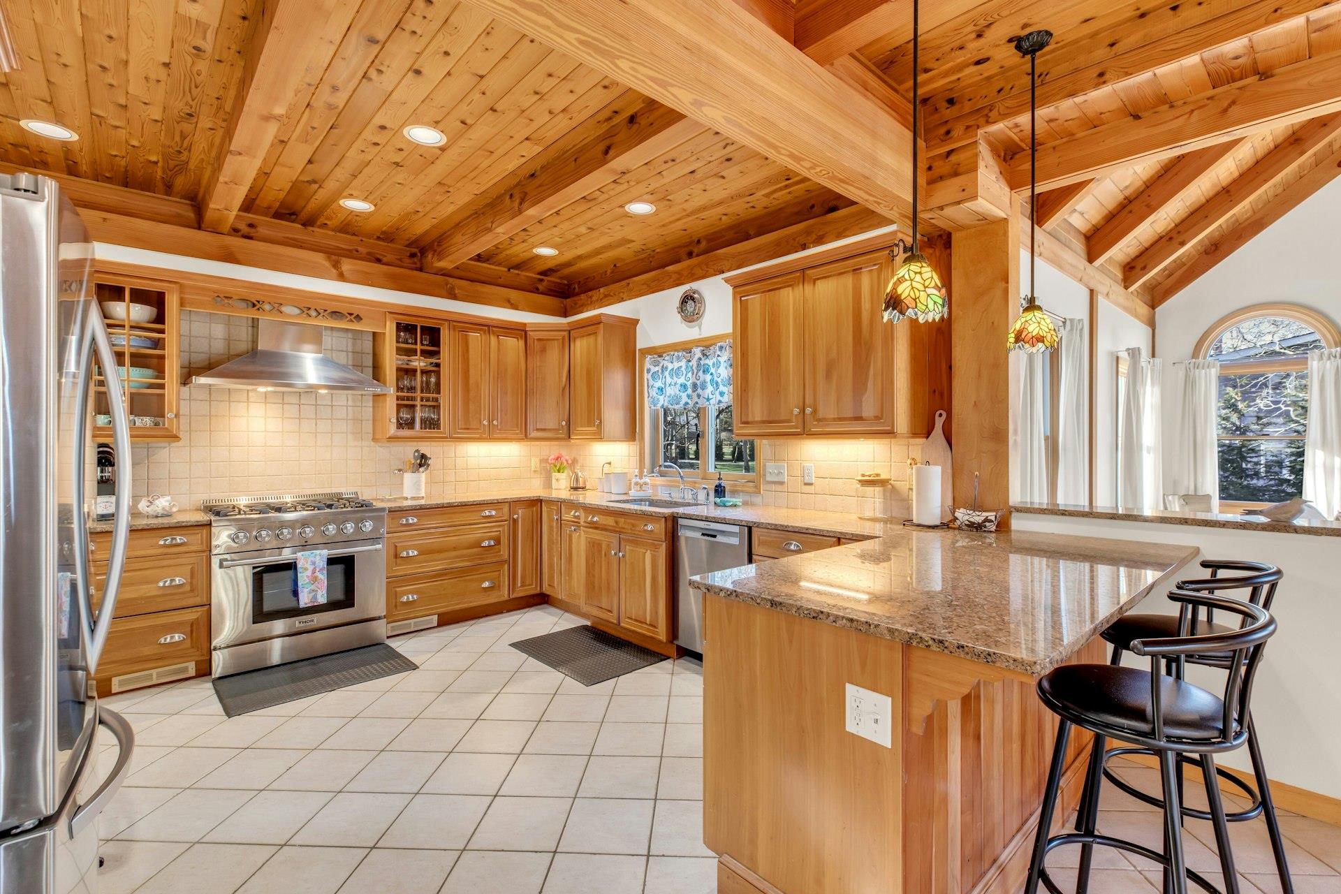 48 Oakhurst Road, Hampton Bays, NY 11946