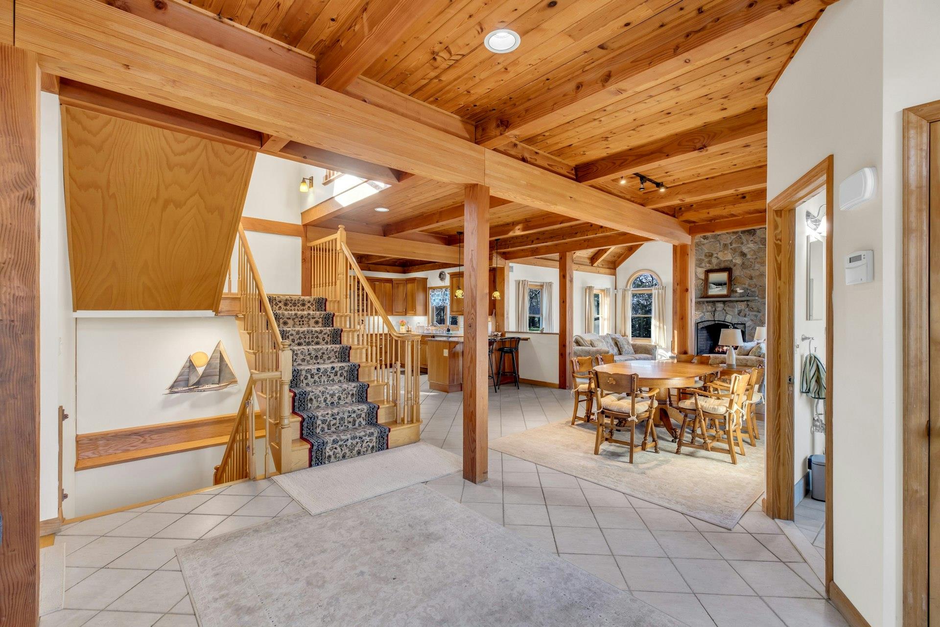 48 Oakhurst Road, Hampton Bays, NY 11946