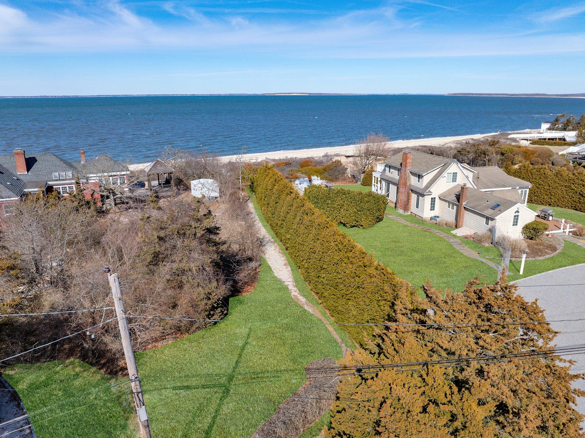 48 Oakhurst Road, Hampton Bays, NY 11946