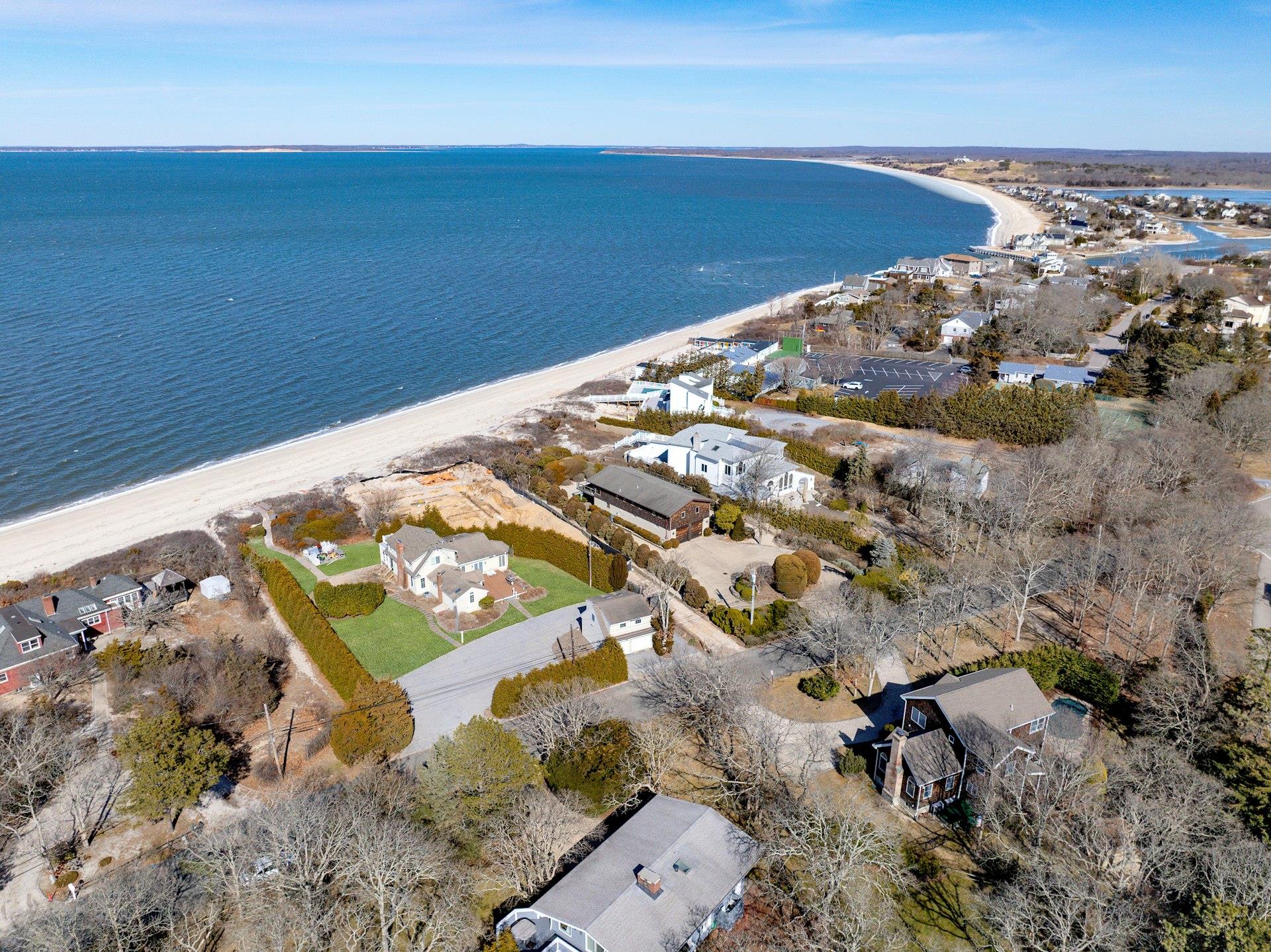 48 Oakhurst Road, Hampton Bays, NY 11946