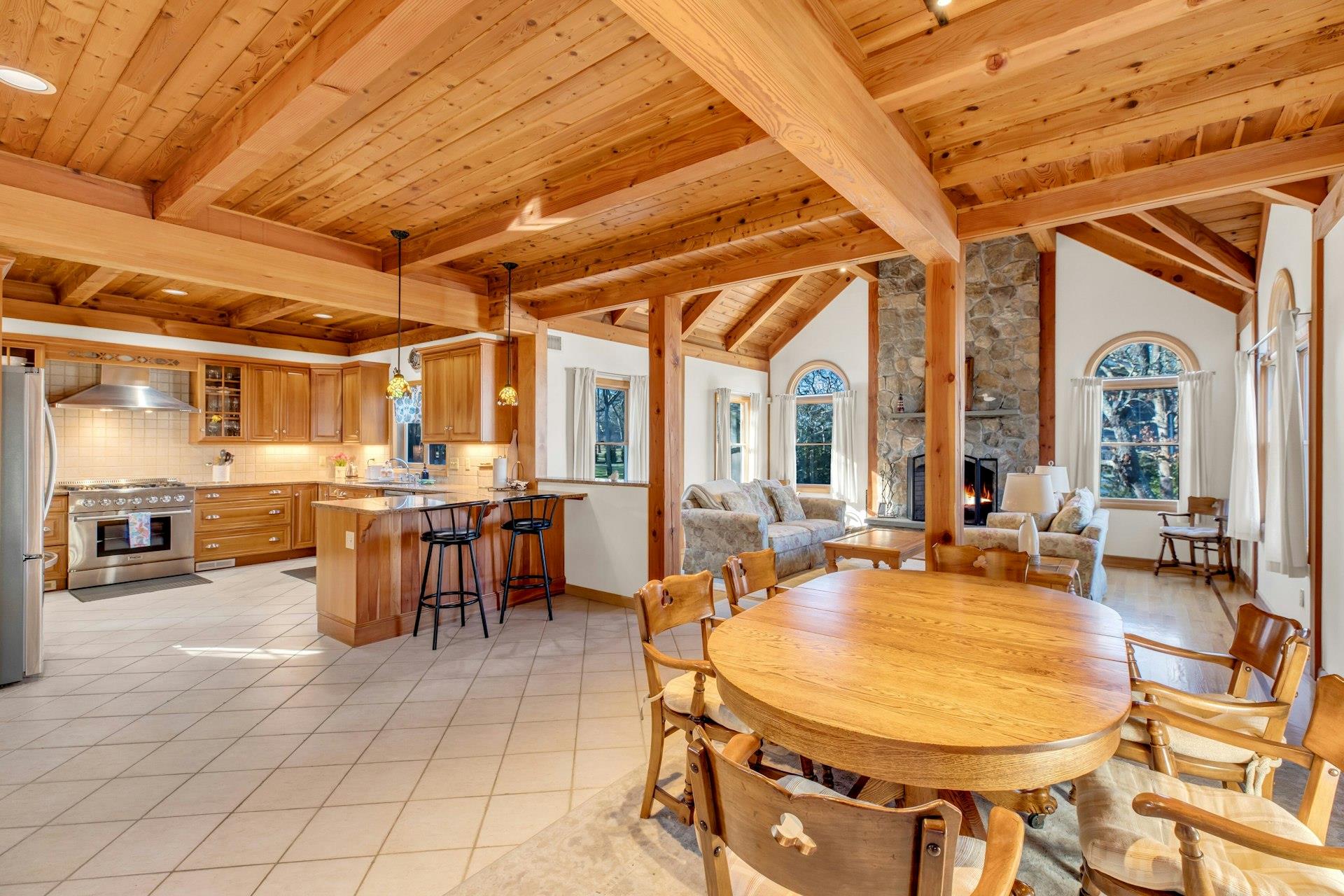 48 Oakhurst Road, Hampton Bays, NY 11946