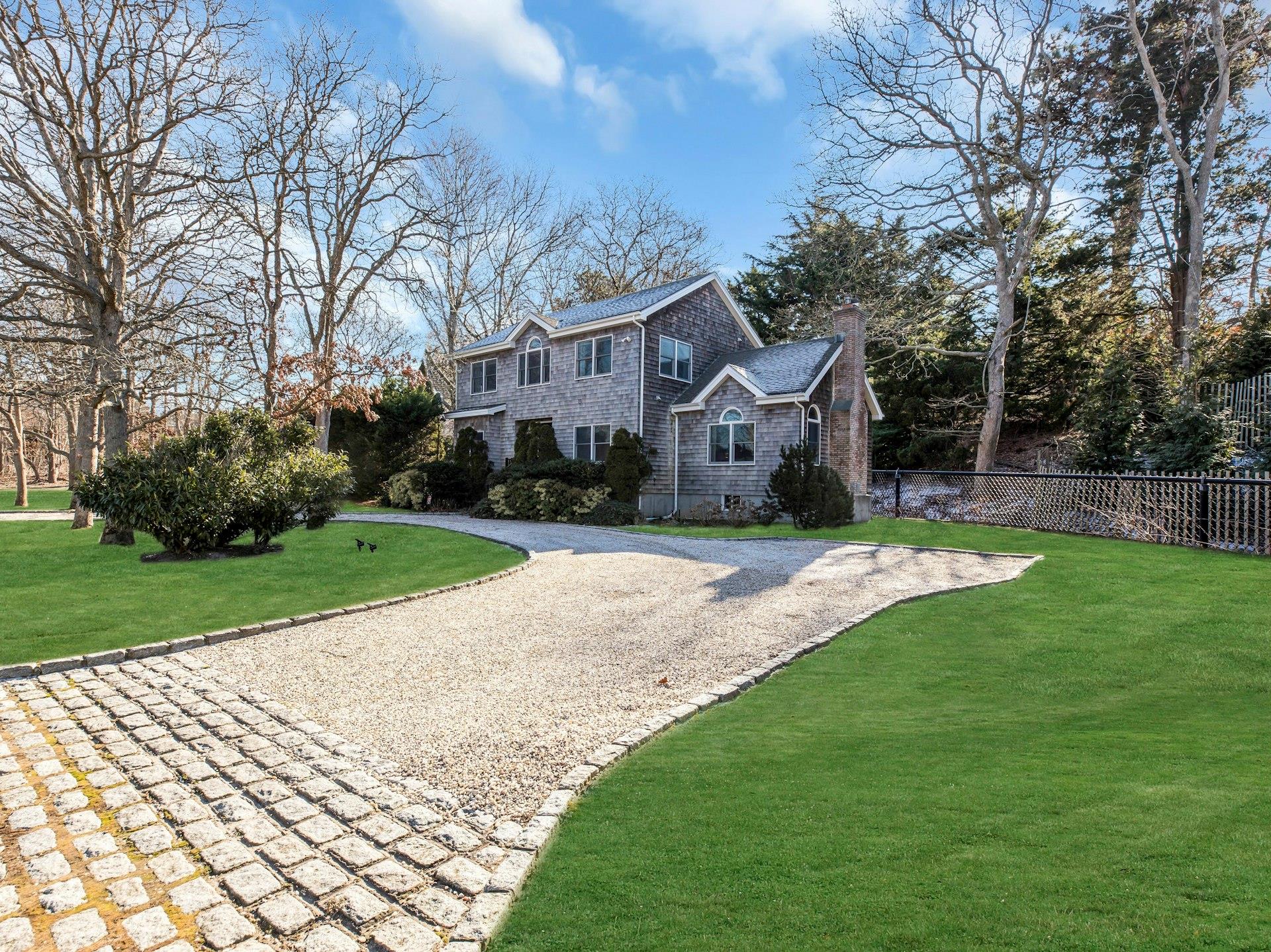 48 Oakhurst Road, Hampton Bays, NY 11946