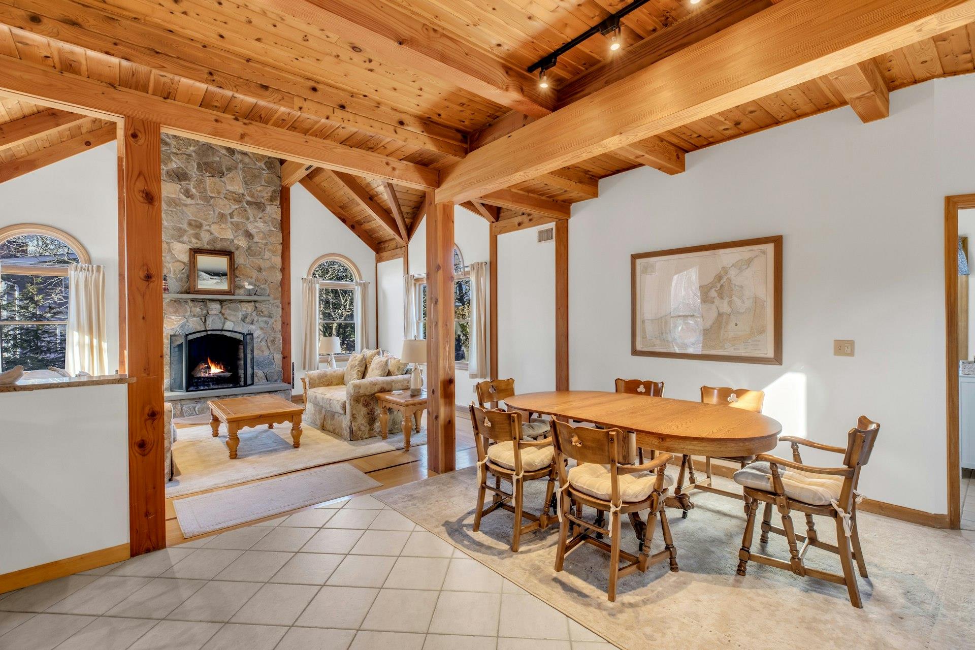 48 Oakhurst Road, Hampton Bays, NY 11946