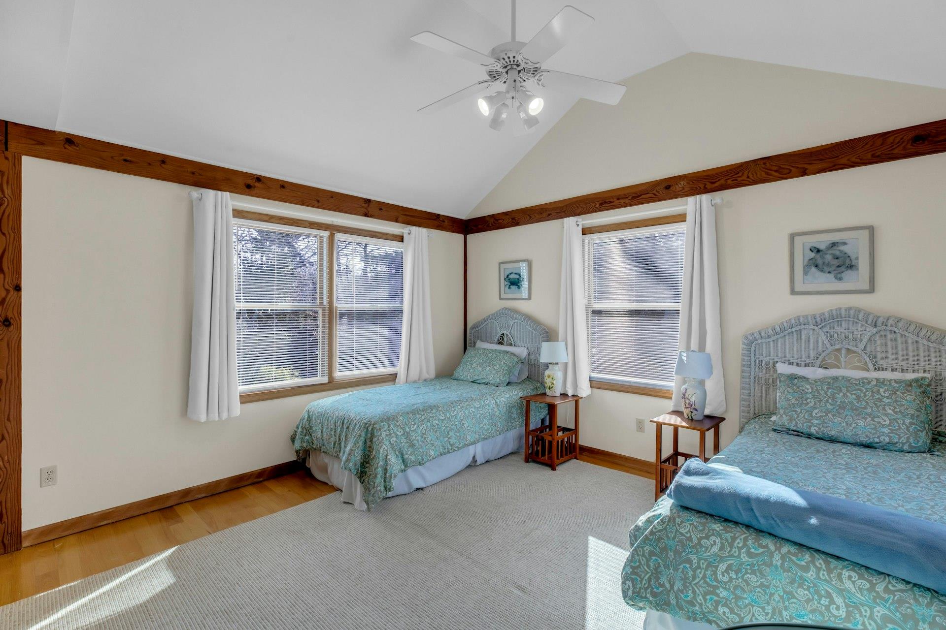 48 Oakhurst Road, Hampton Bays, NY 11946