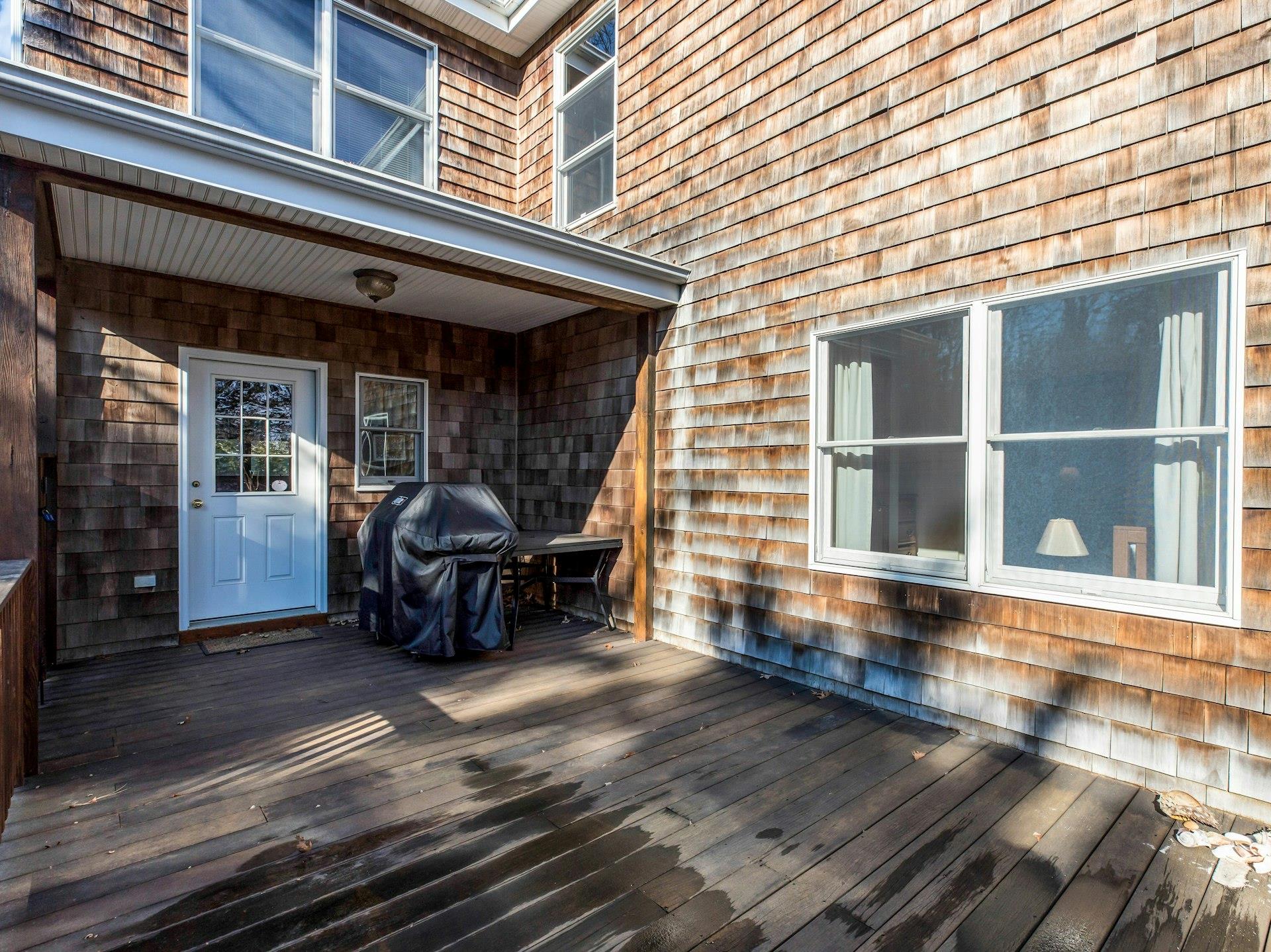 48 Oakhurst Road, Hampton Bays, NY 11946