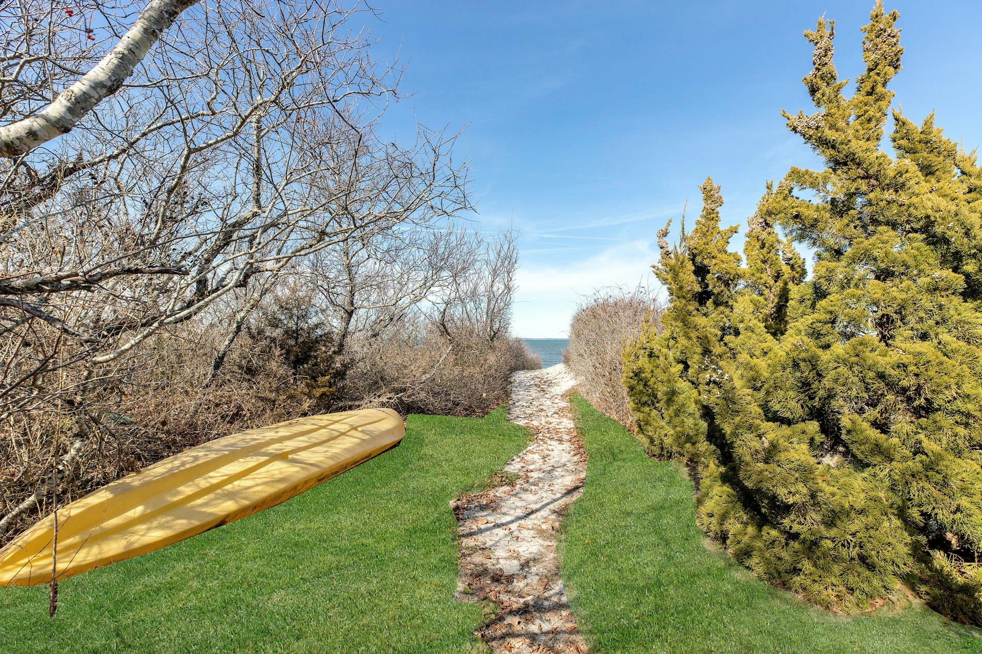 48 Oakhurst Road, Hampton Bays, NY 11946