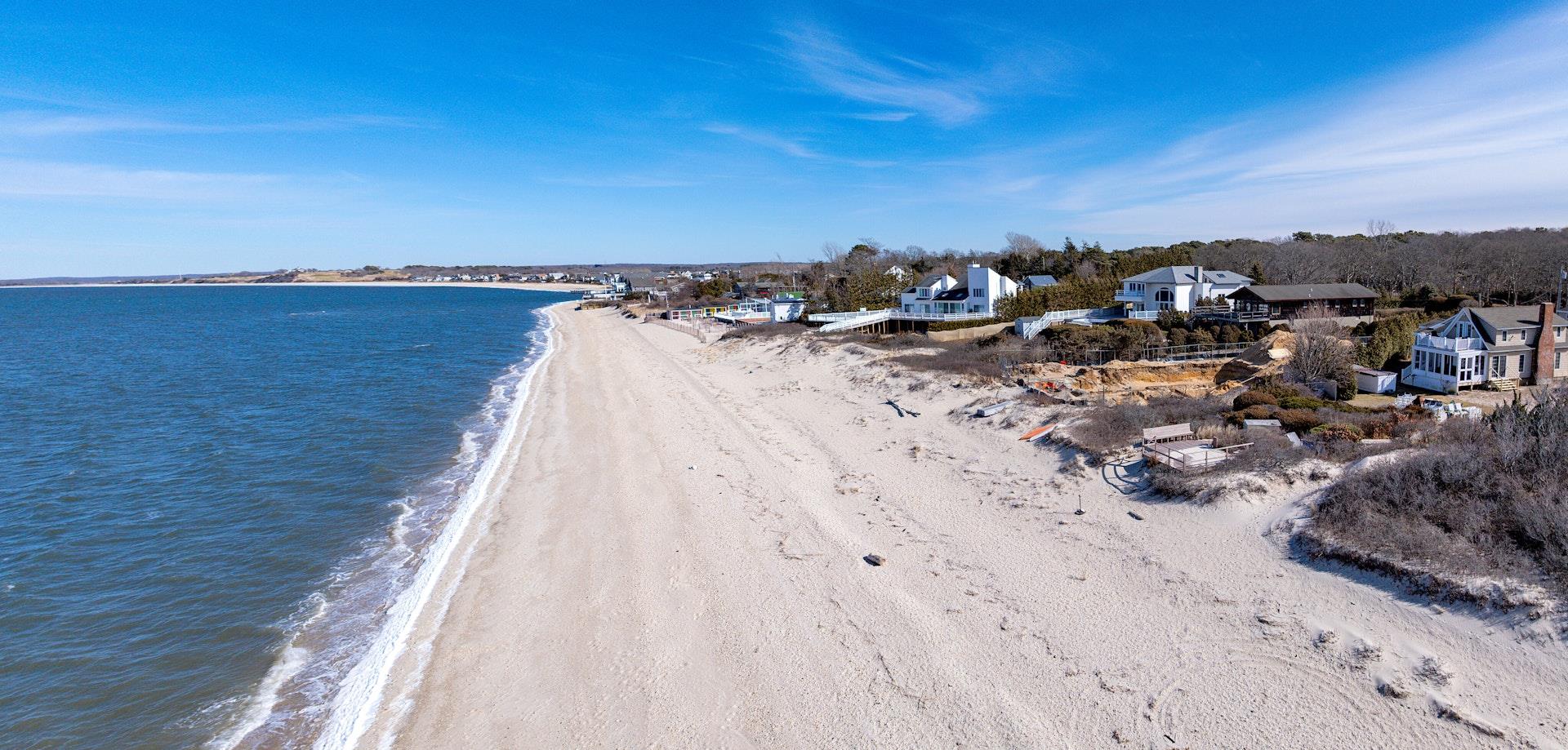 48 Oakhurst Road, Hampton Bays, NY 11946