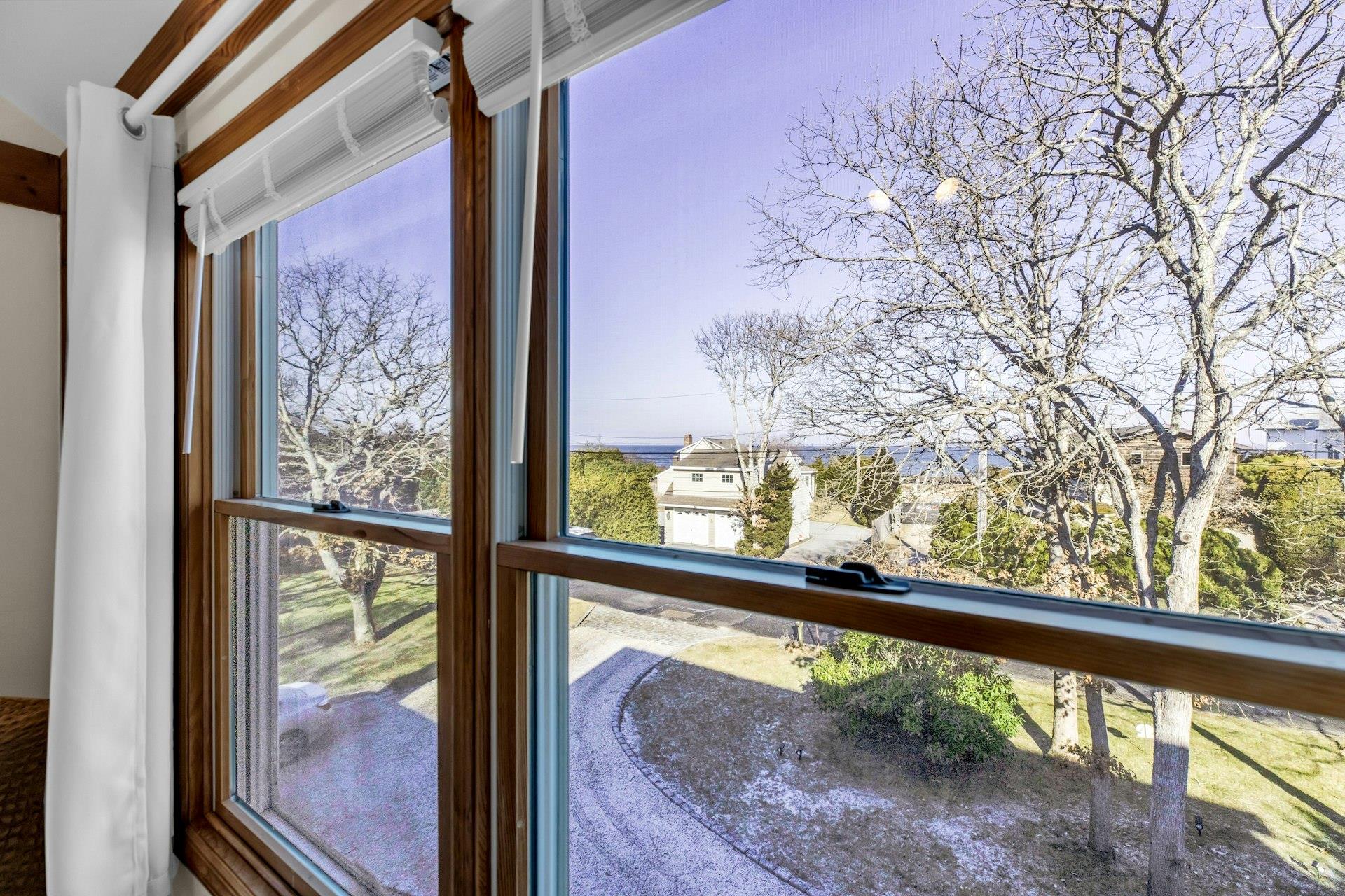 48 Oakhurst Road, Hampton Bays, NY 11946