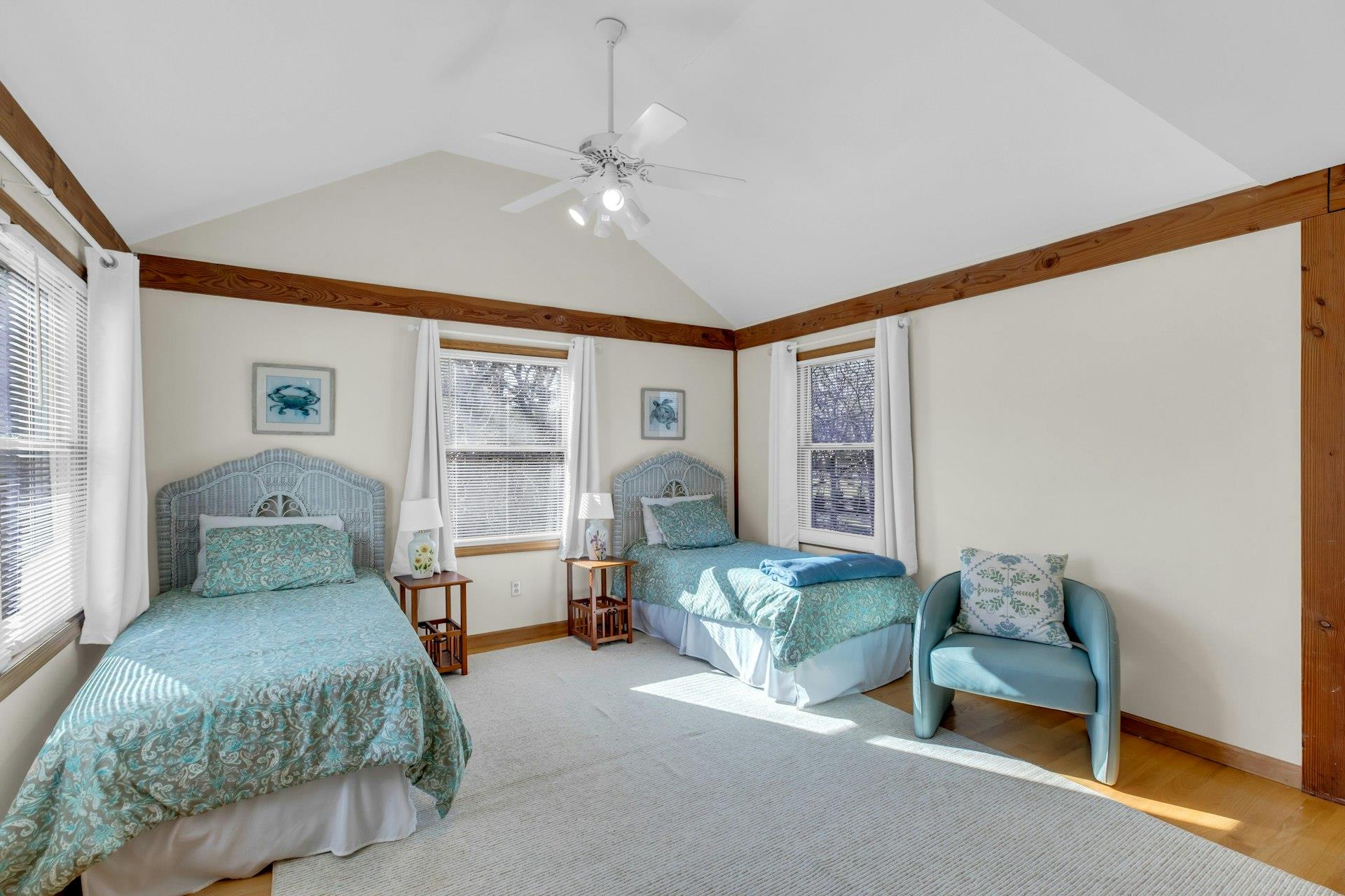 48 Oakhurst Road, Hampton Bays, NY 11946