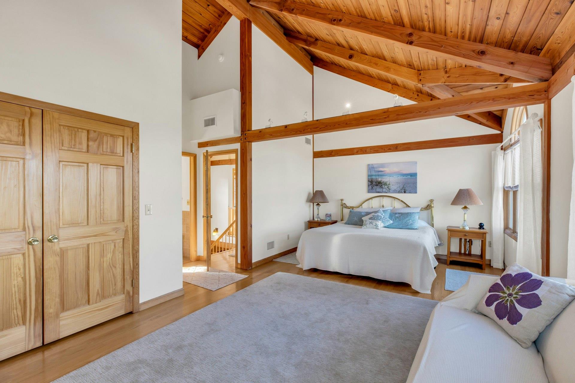 48 Oakhurst Road, Hampton Bays, NY 11946