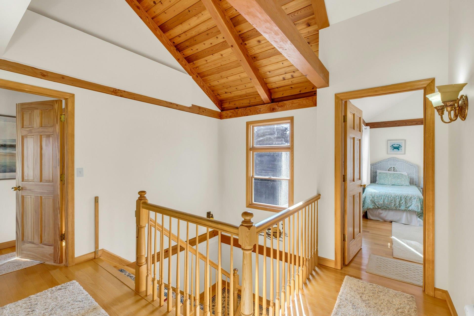 48 Oakhurst Road, Hampton Bays, NY 11946