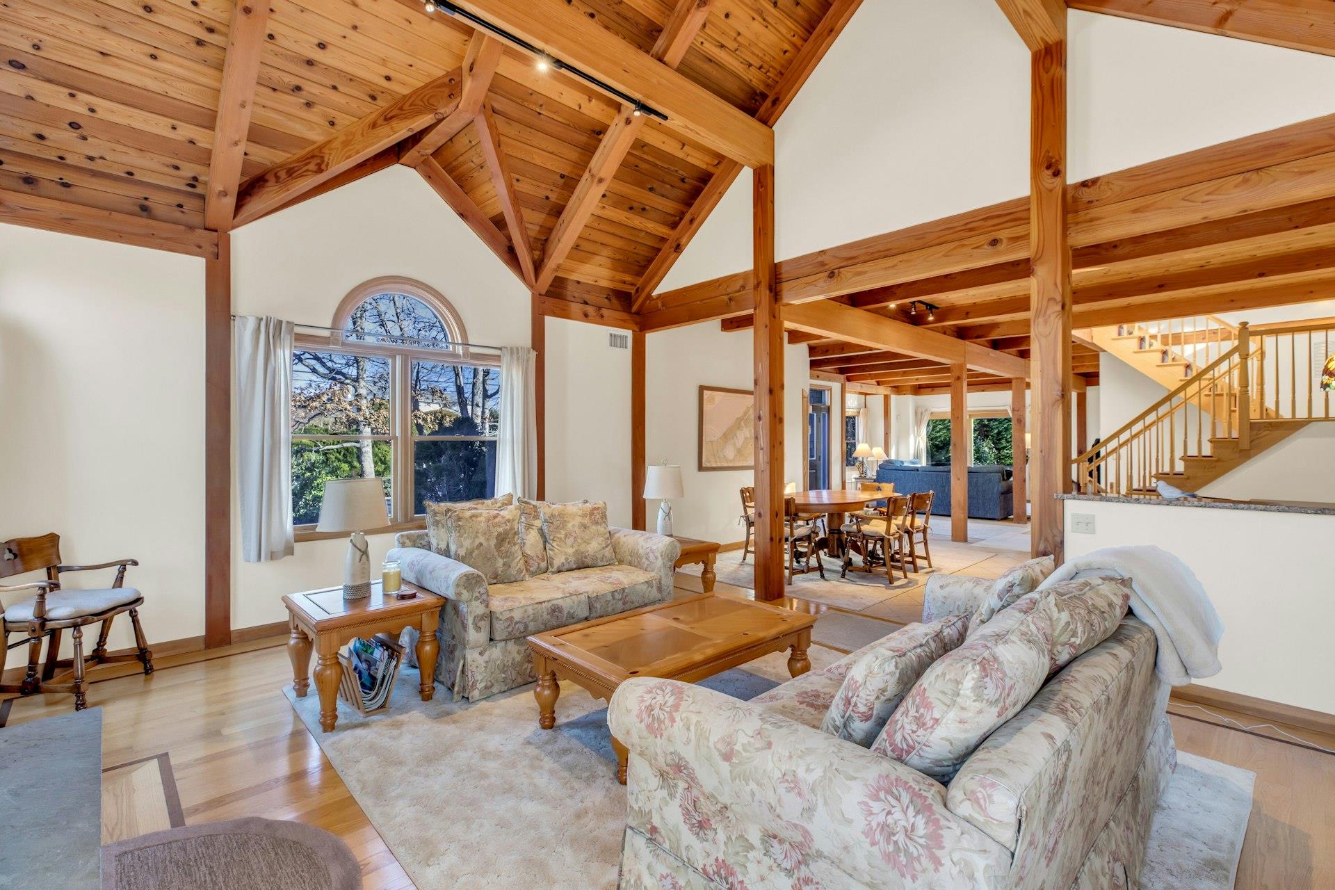 48 Oakhurst Road, Hampton Bays, NY 11946