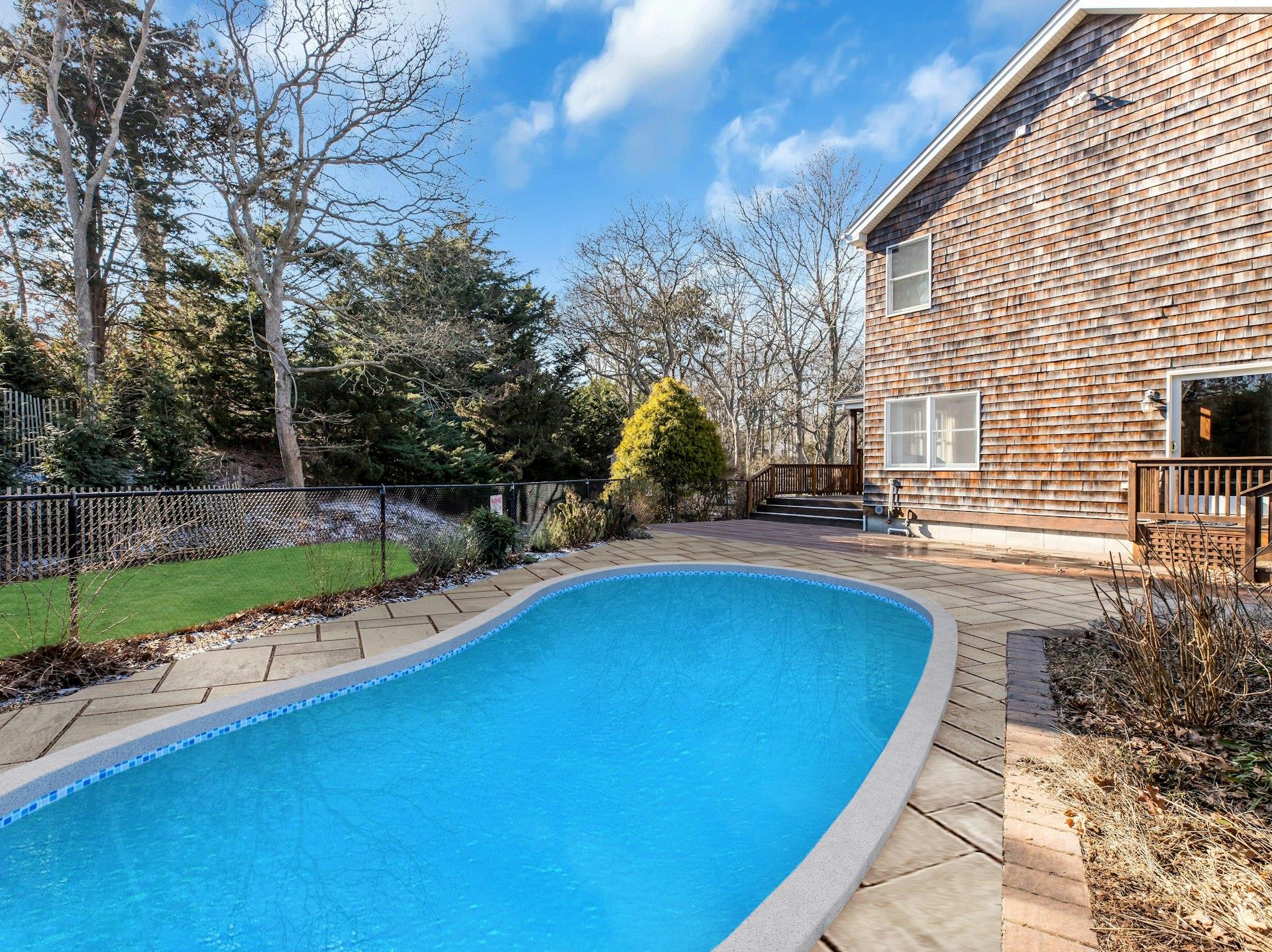 48 Oakhurst Road, Hampton Bays, NY 11946