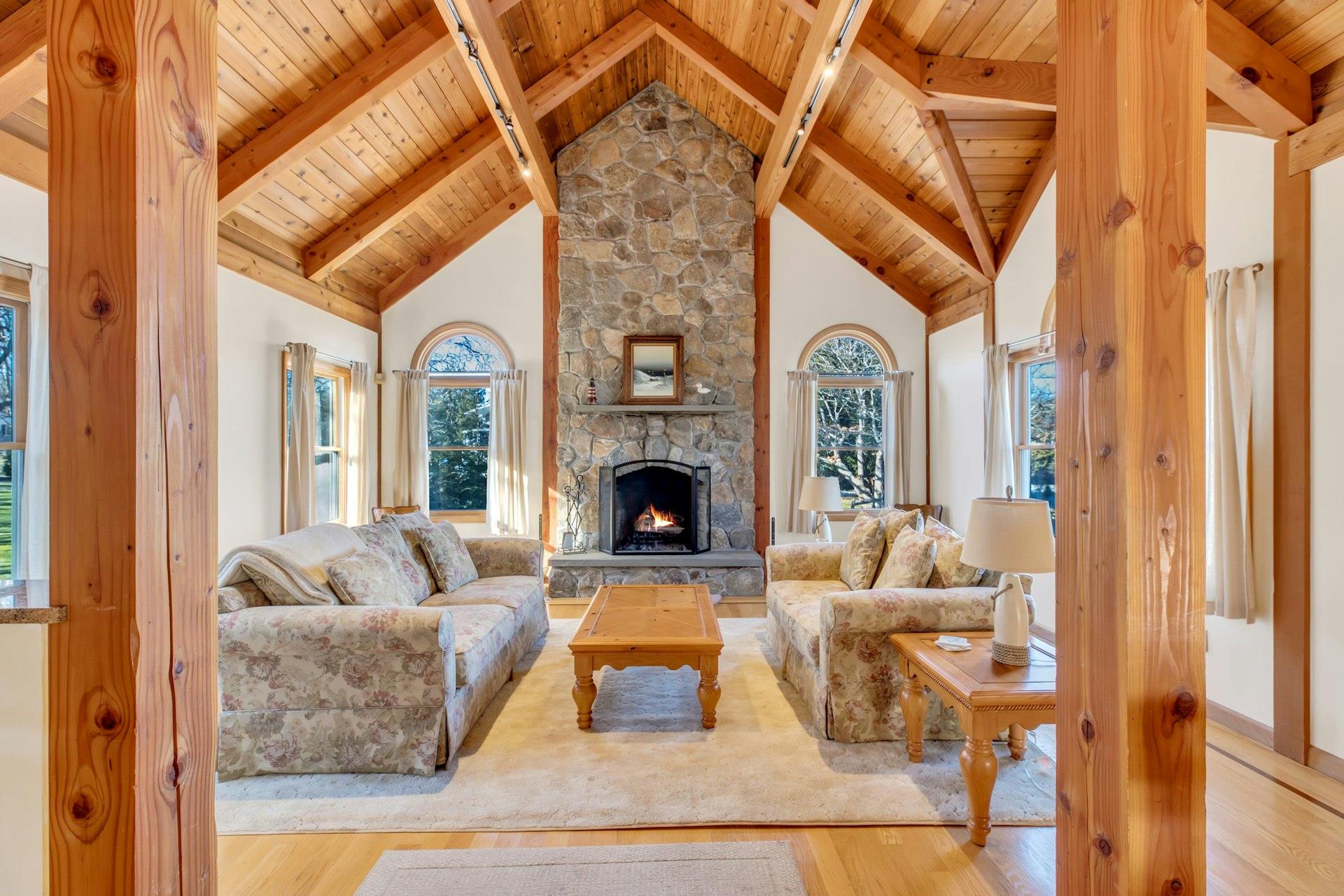 48 Oakhurst Road, Hampton Bays, NY 11946