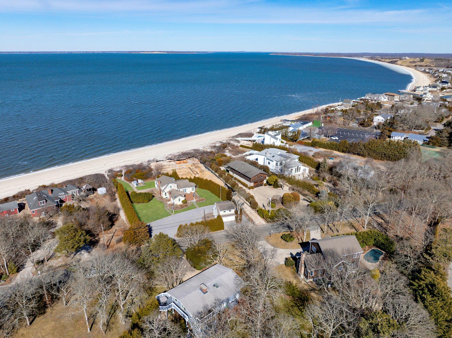 48 Oakhurst Road, Hampton Bays, NY 11946