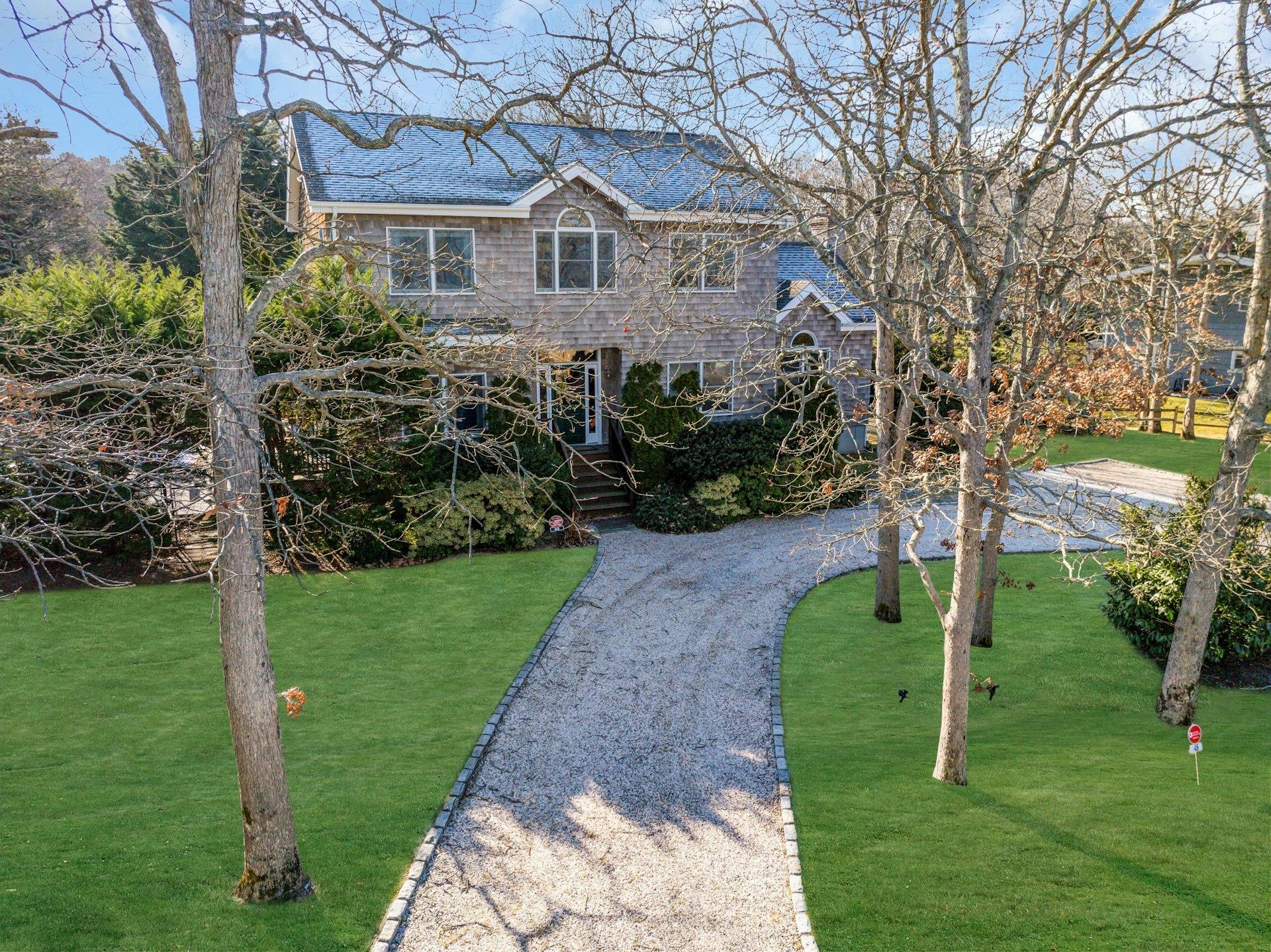 48 Oakhurst Road, Hampton Bays, NY 11946