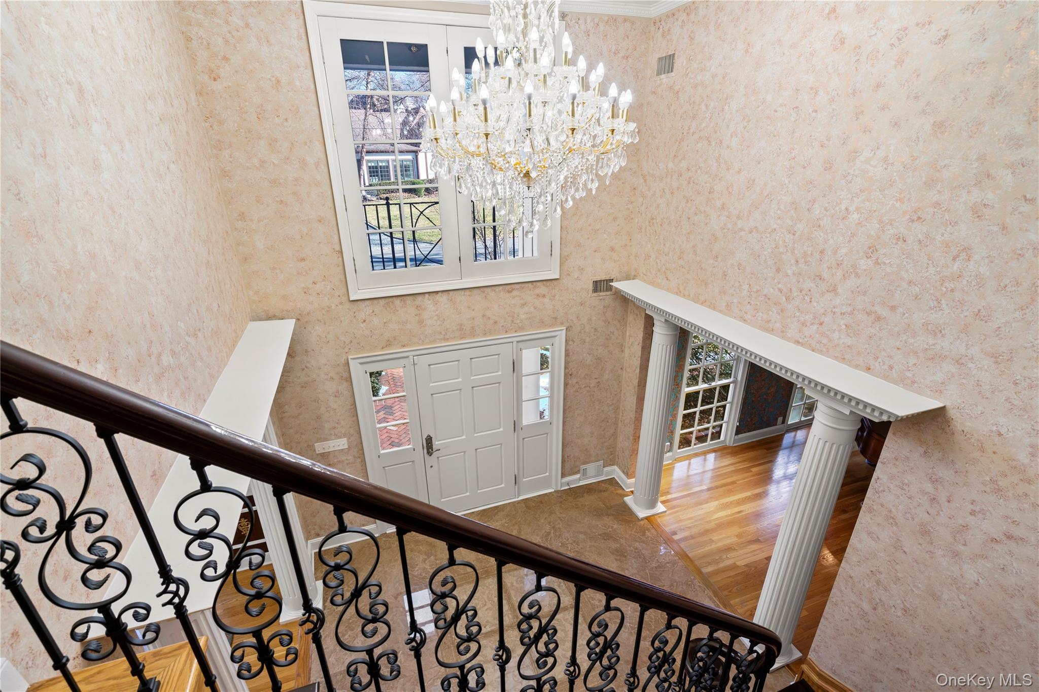 41 Amherst Road, Great Neck, NY 11021