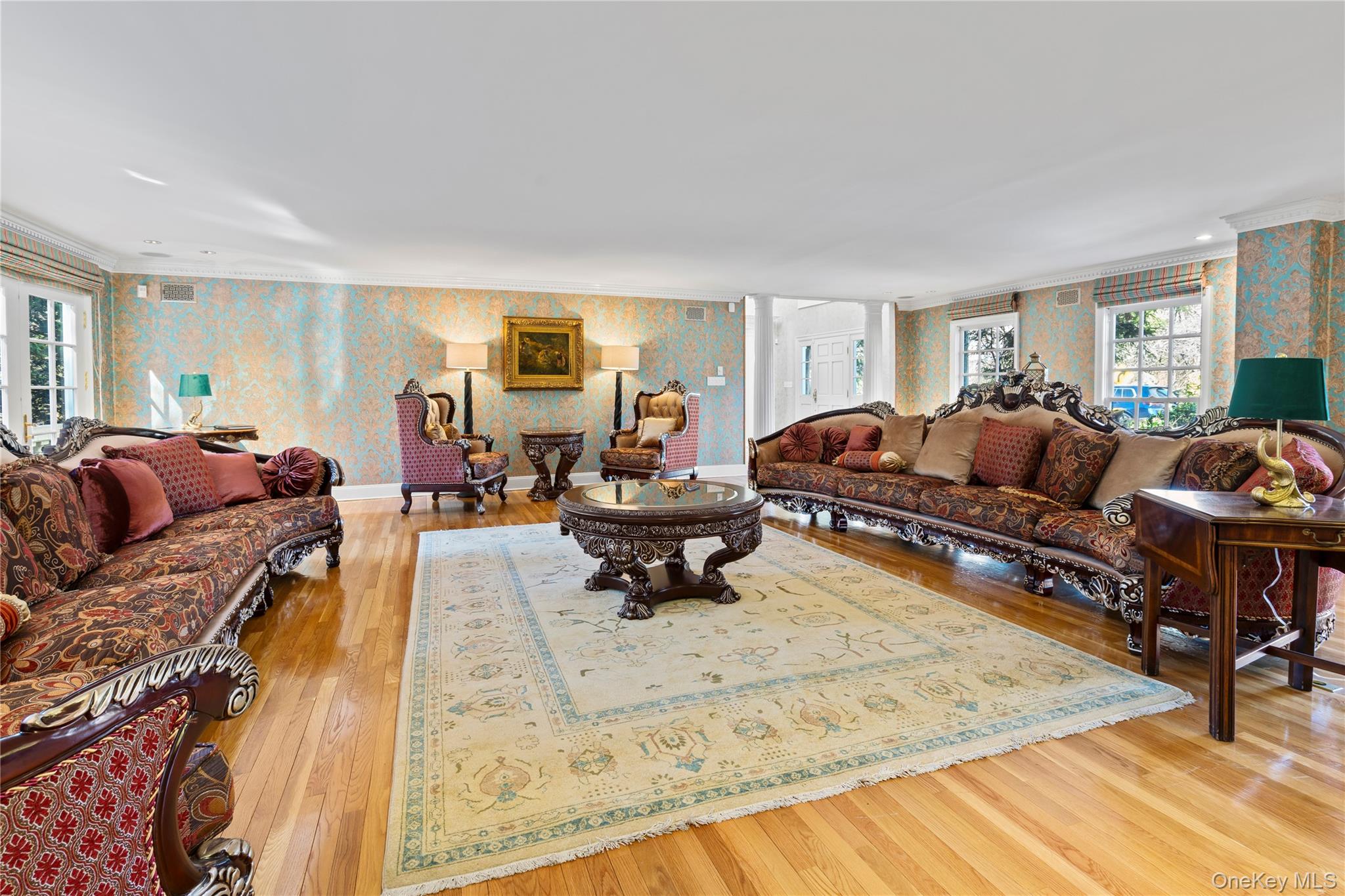 41 Amherst Road, Great Neck, NY 11021