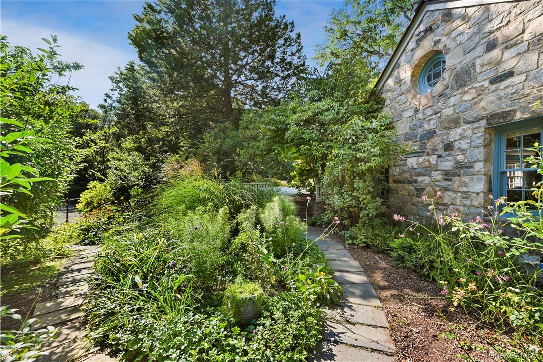 106 Old Stone Hill Road, Pound Ridge, NY 10576