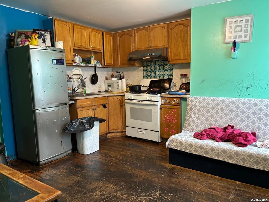 120 Kingsland Avenue, Brooklyn, NY 11222