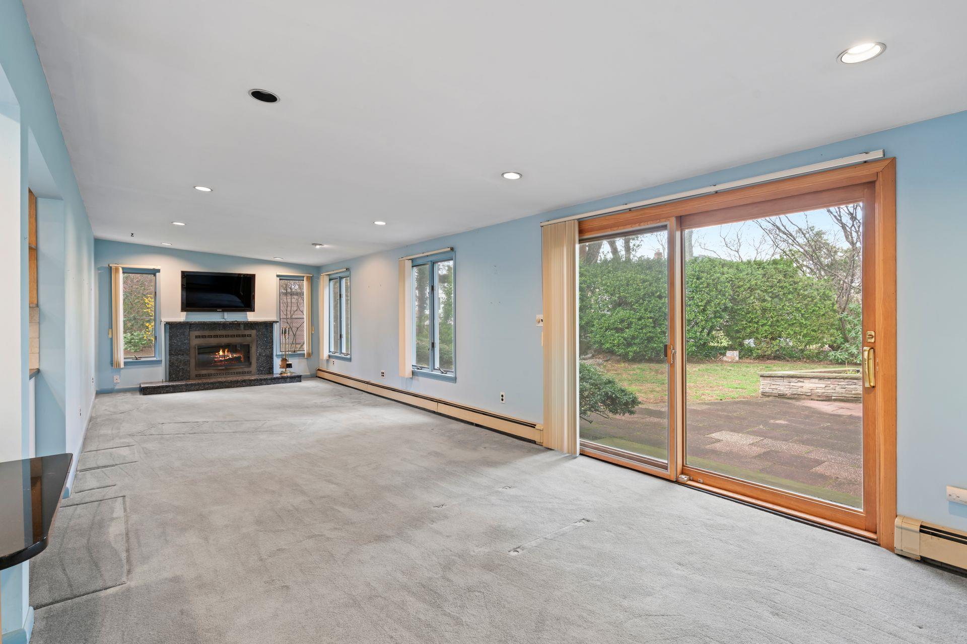 1 Upper Lane, Centerport, NY 11721