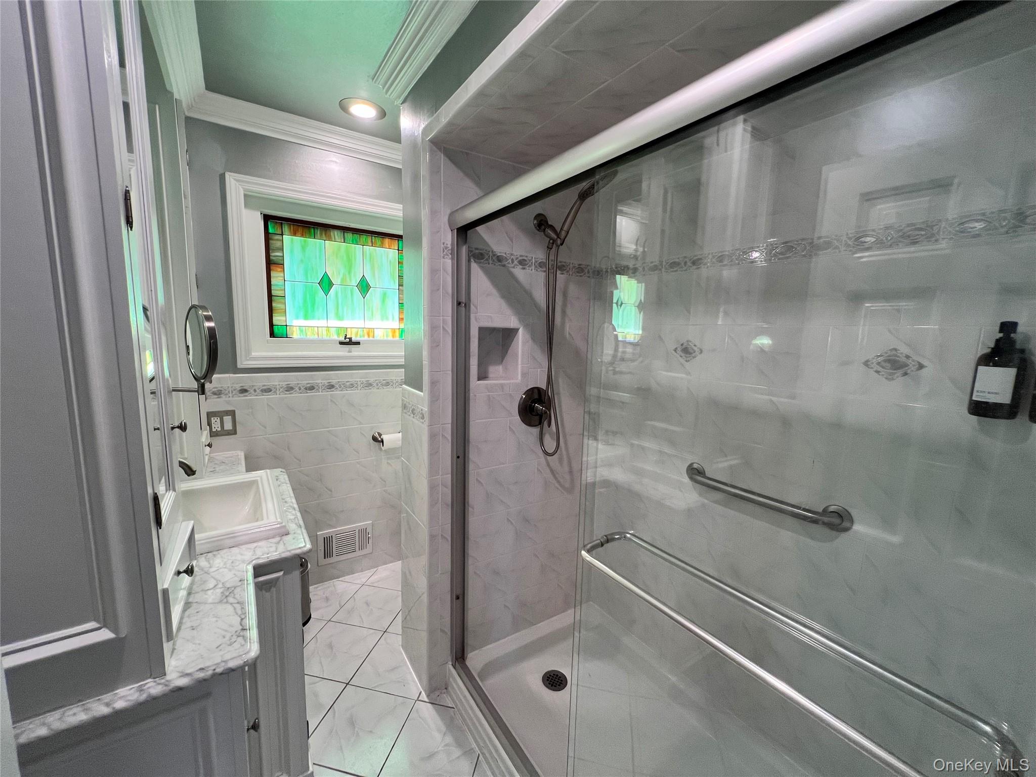 3825 Stars Road, East Marion, NY 11939