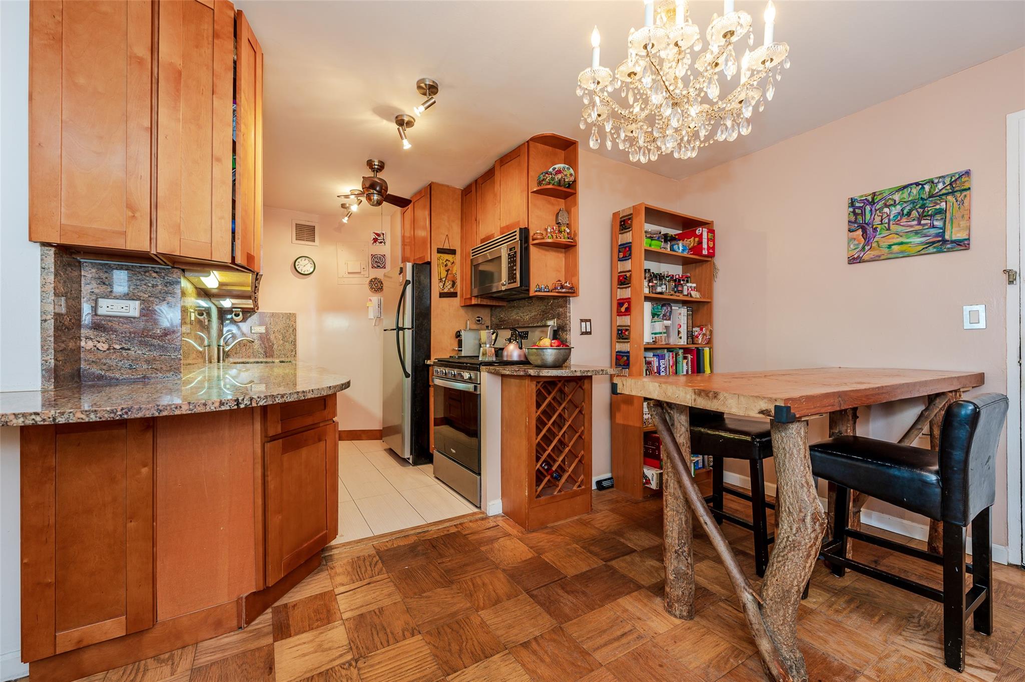 70-25 Yellowstone Boulevard # 7U, Forest Hills, NY 11375