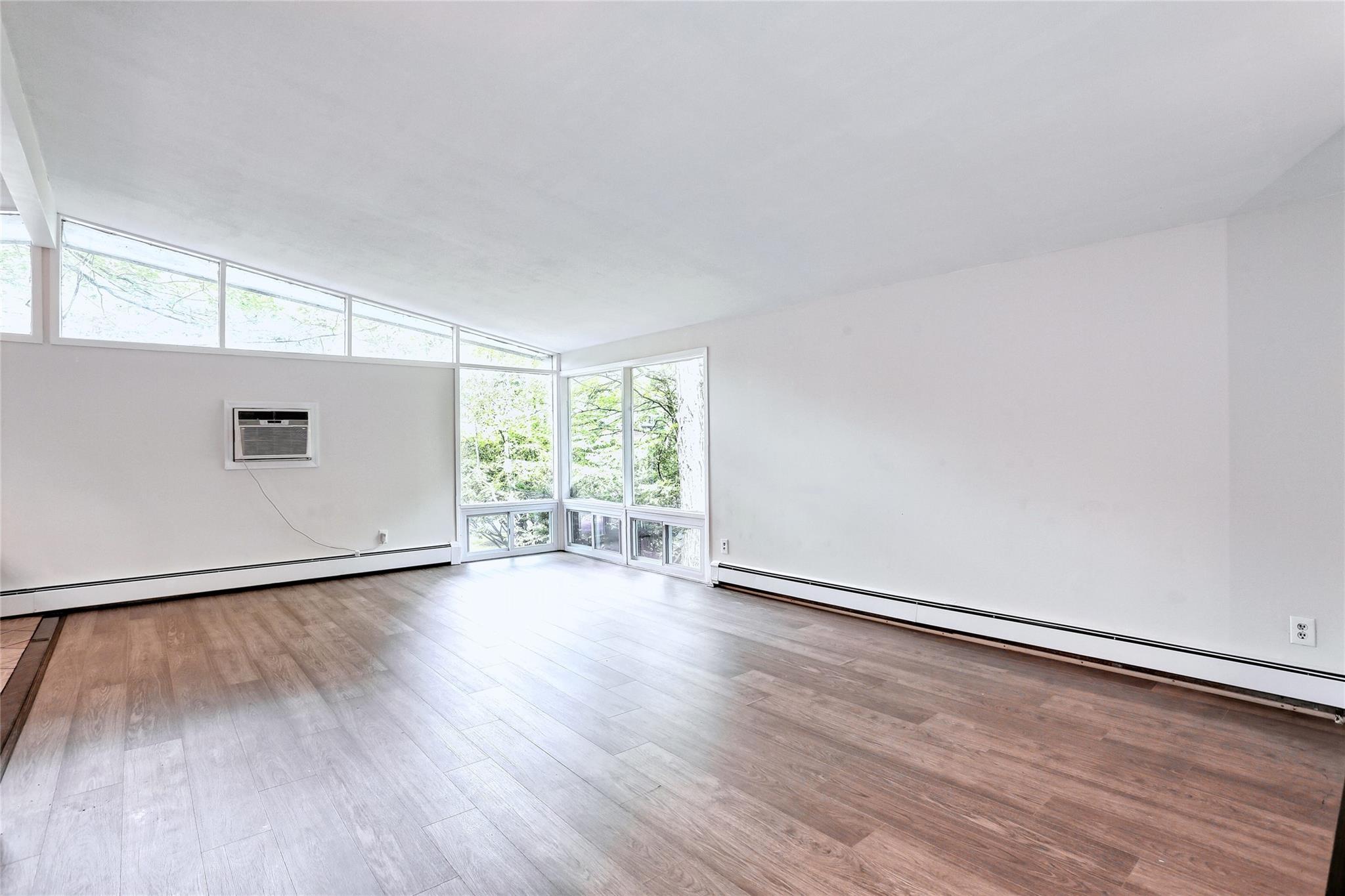 28 Robin Hood Road, Montebello, NY 10901