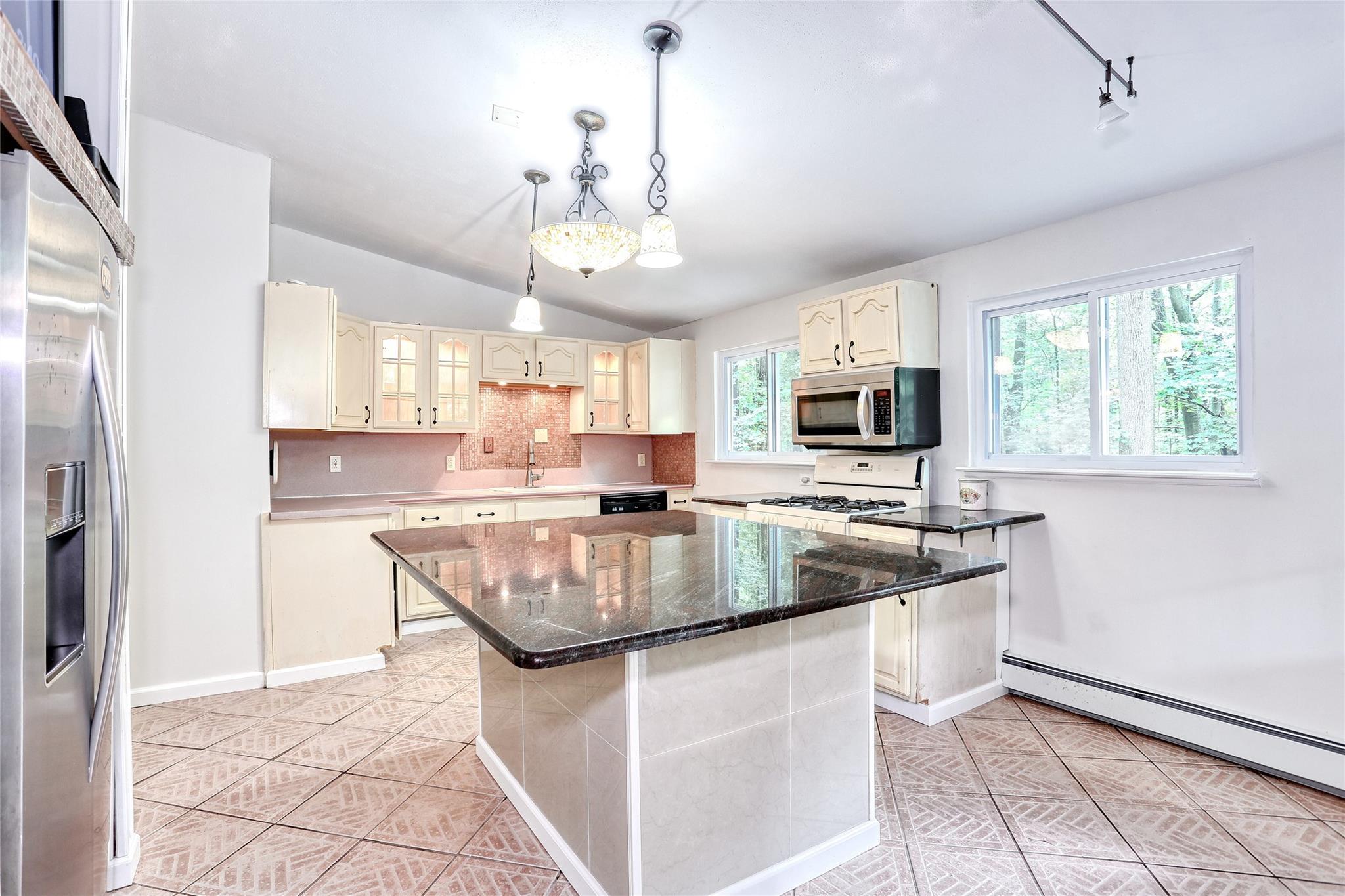 28 Robin Hood Road, Montebello, NY 10901