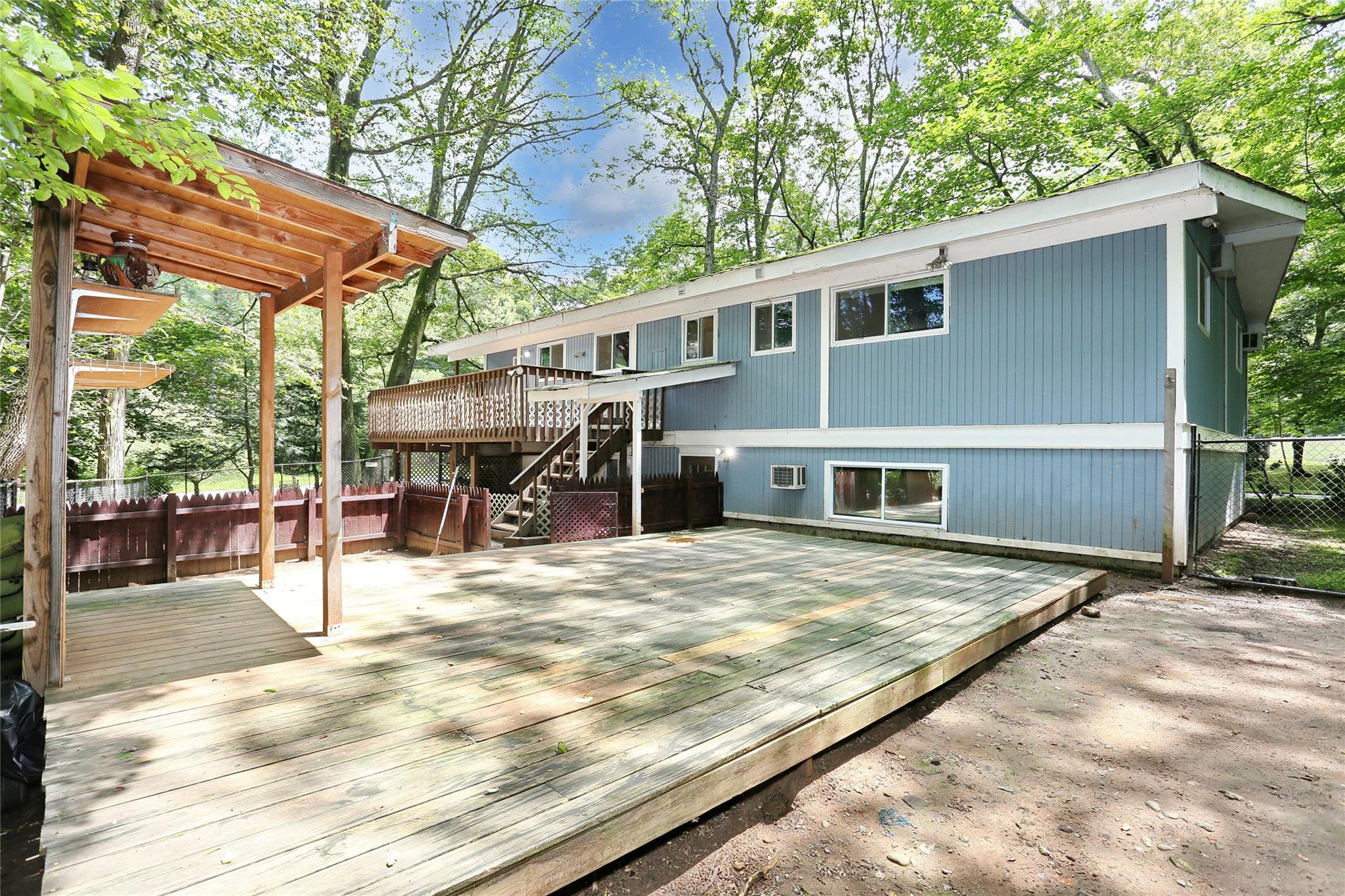 28 Robin Hood Road, Montebello, NY 10901