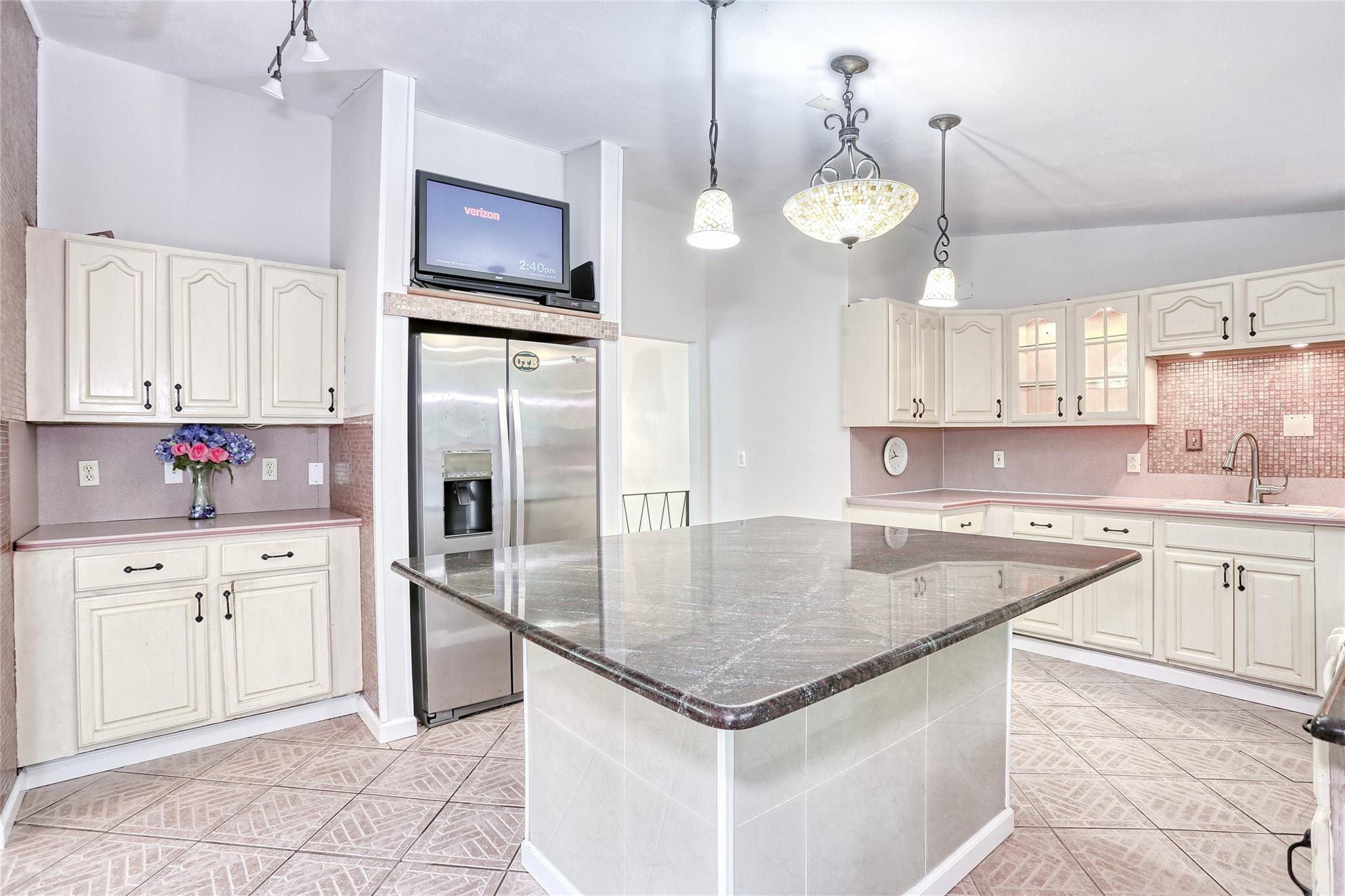 28 Robin Hood Road, Montebello, NY 10901