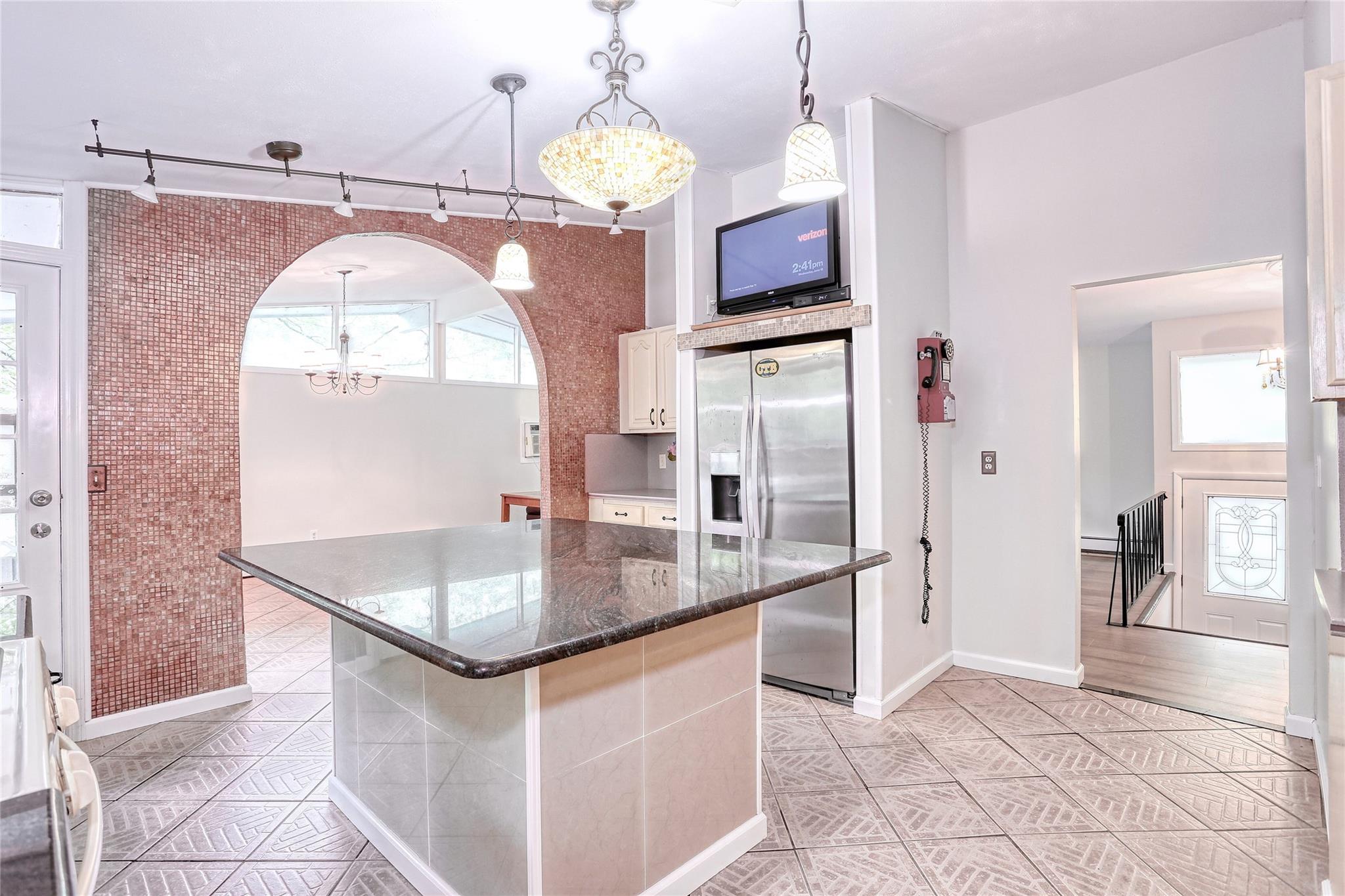 28 Robin Hood Road, Montebello, NY 10901