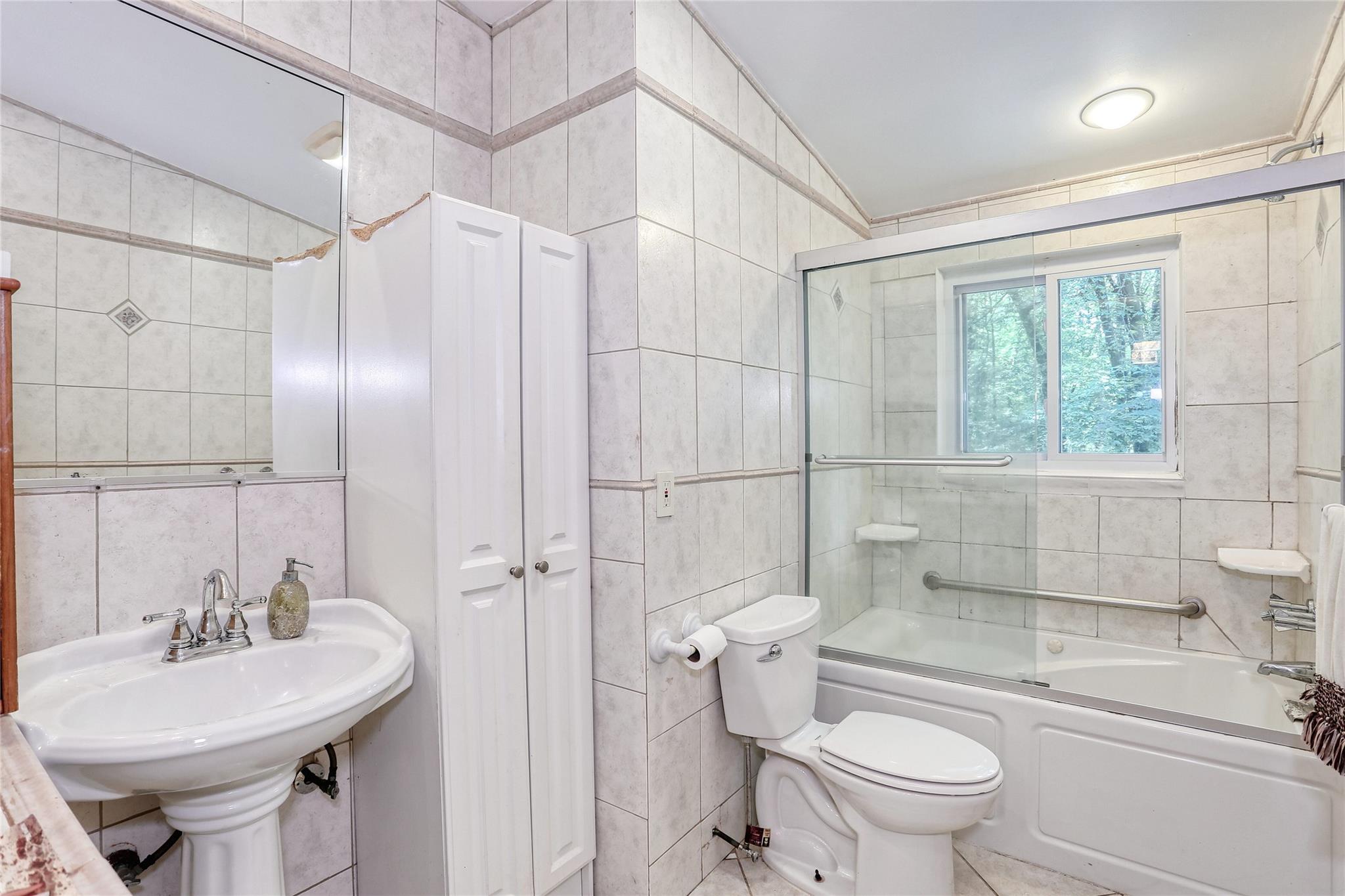 28 Robin Hood Road, Montebello, NY 10901