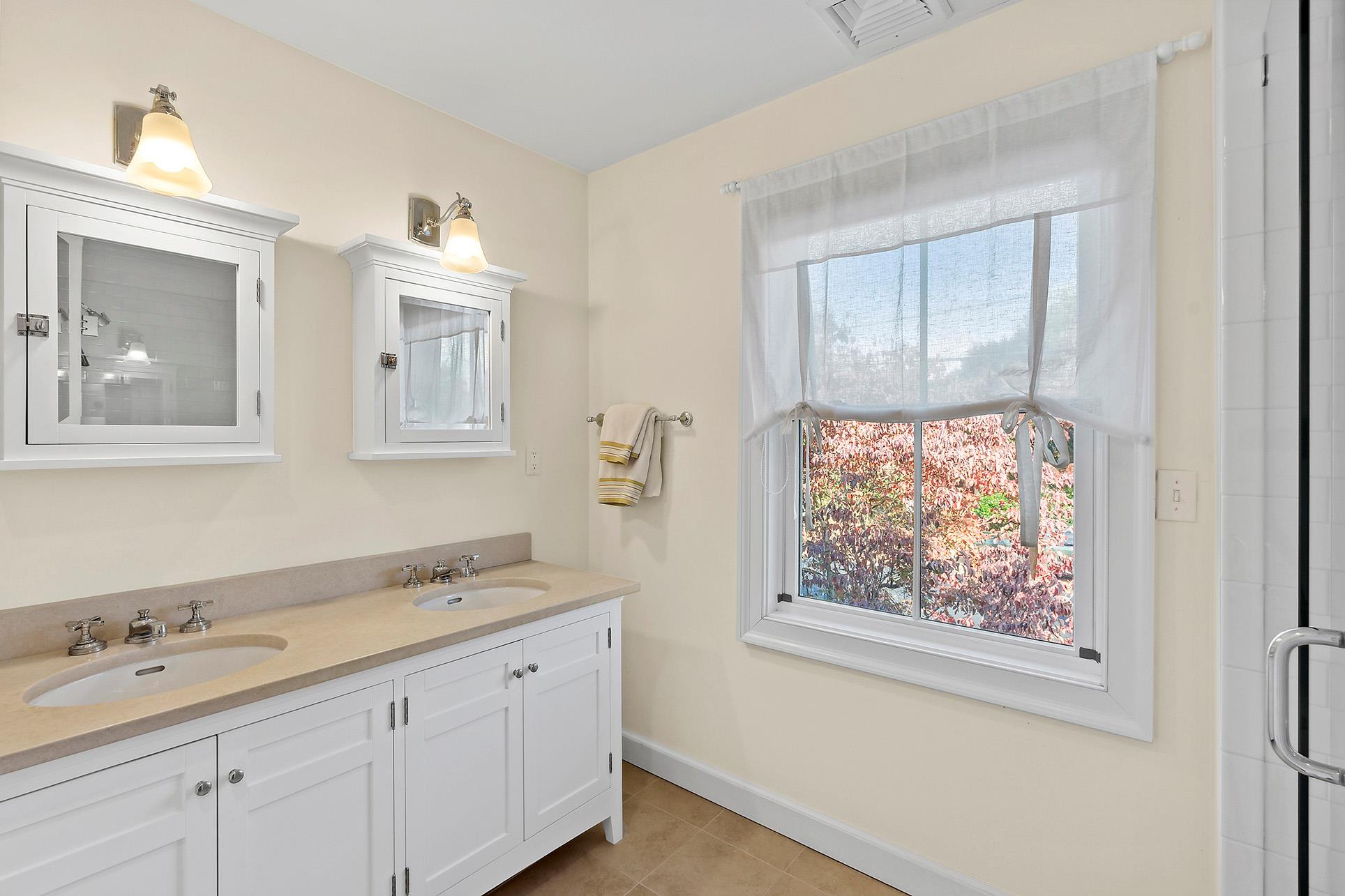 11 Buell Lane Extension, East Hampton, NY 11937