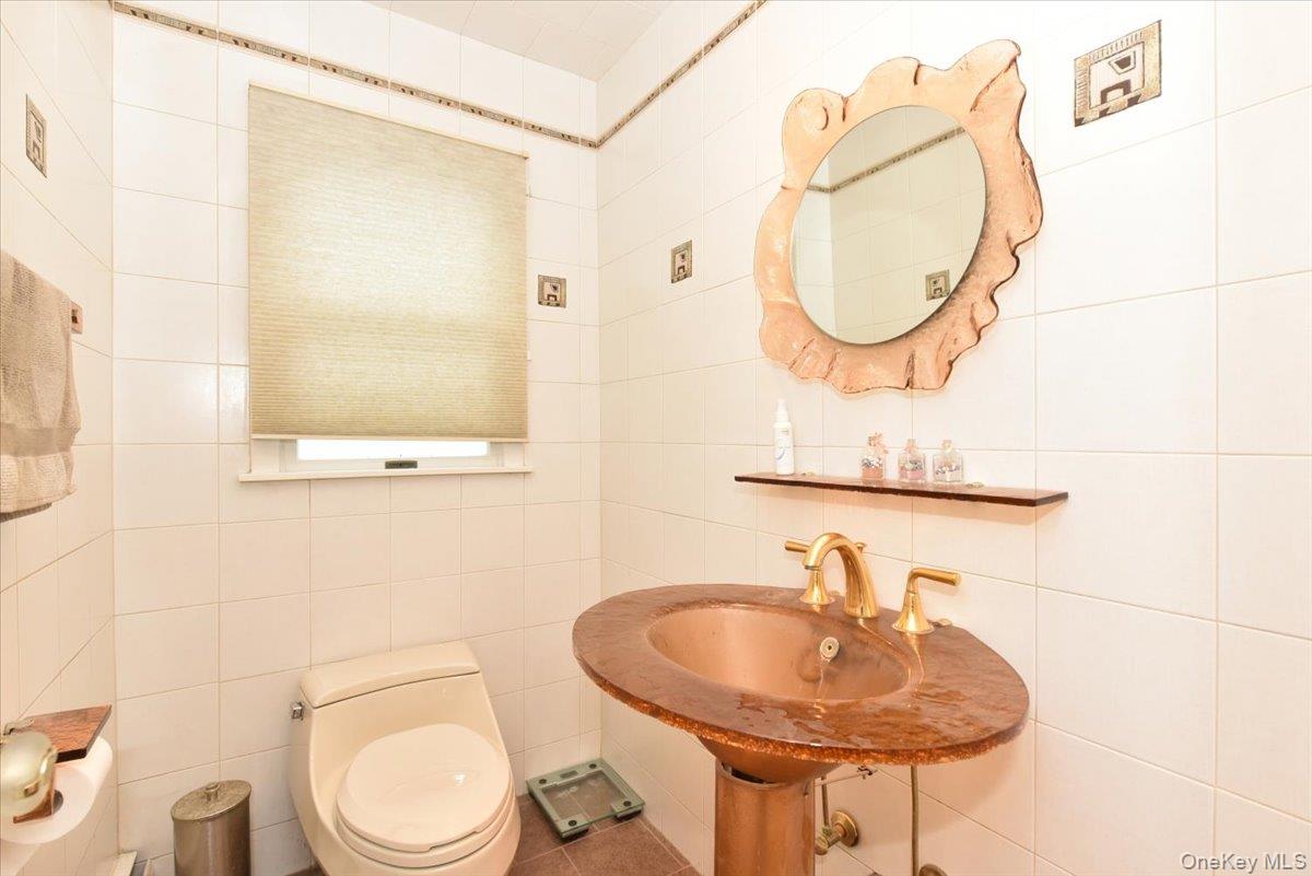 748 Sherwood Street, North Woodmere, NY 11581