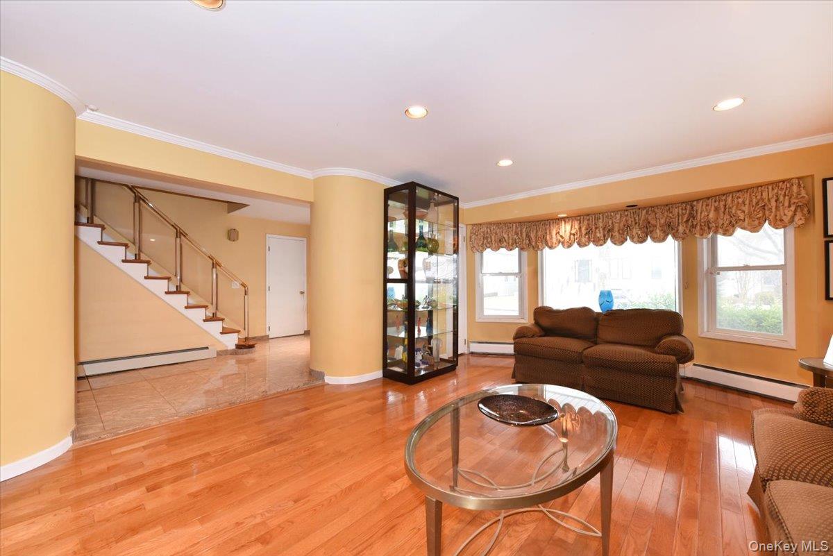 748 Sherwood Street, North Woodmere, NY 11581