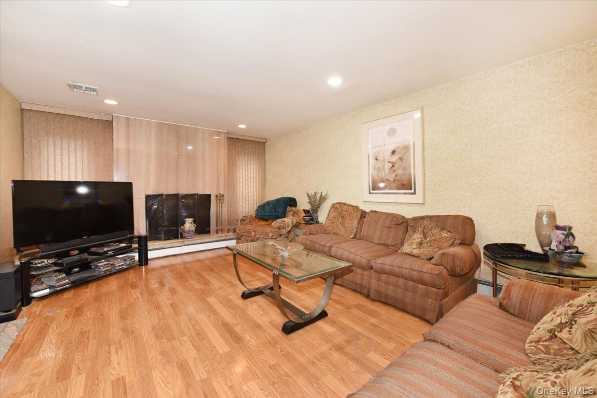 748 Sherwood Street, North Woodmere, NY 11581