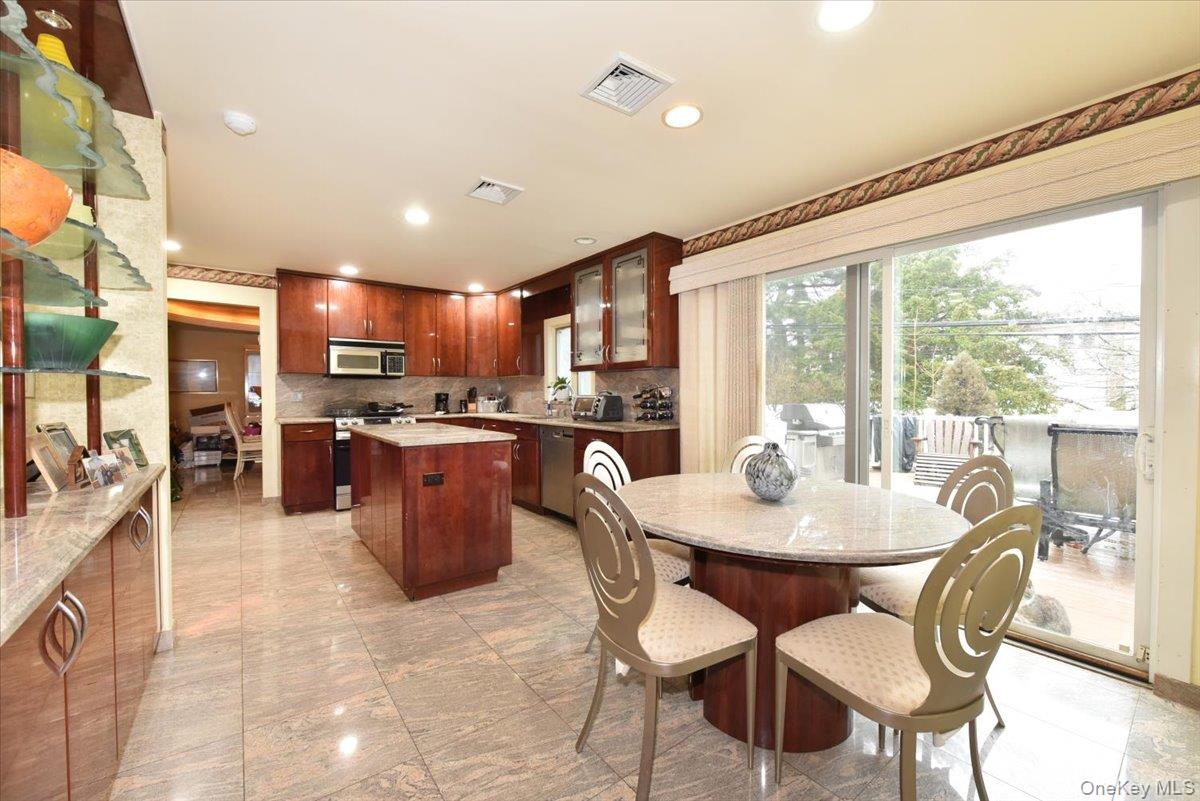 748 Sherwood Street, North Woodmere, NY 11581