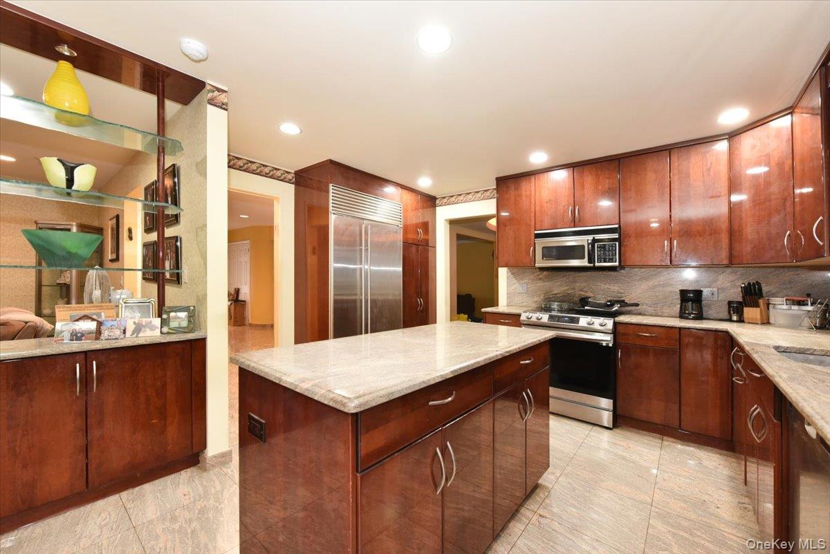 748 Sherwood Street, North Woodmere, NY 11581