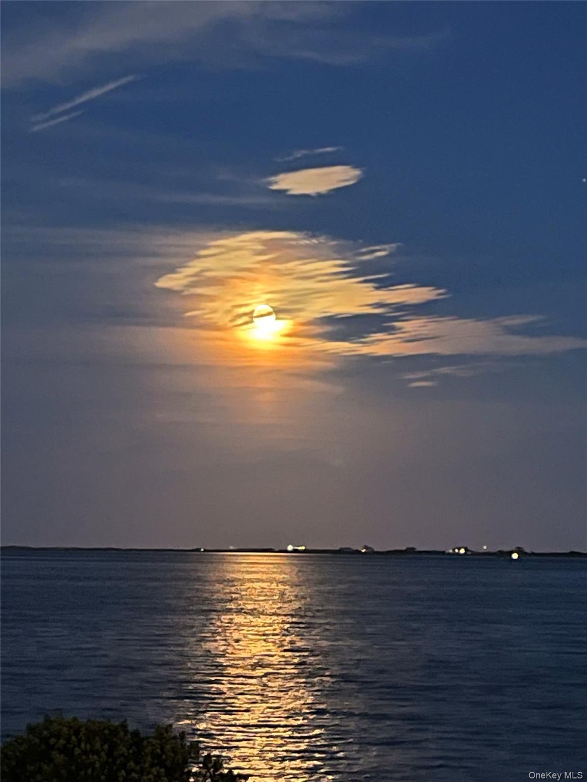 21 Bayside Avenue, East Quogue, NY 11942