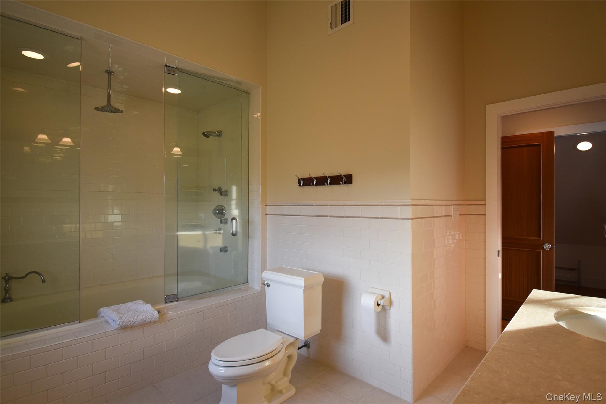 21 Bayside Avenue, East Quogue, NY 11942