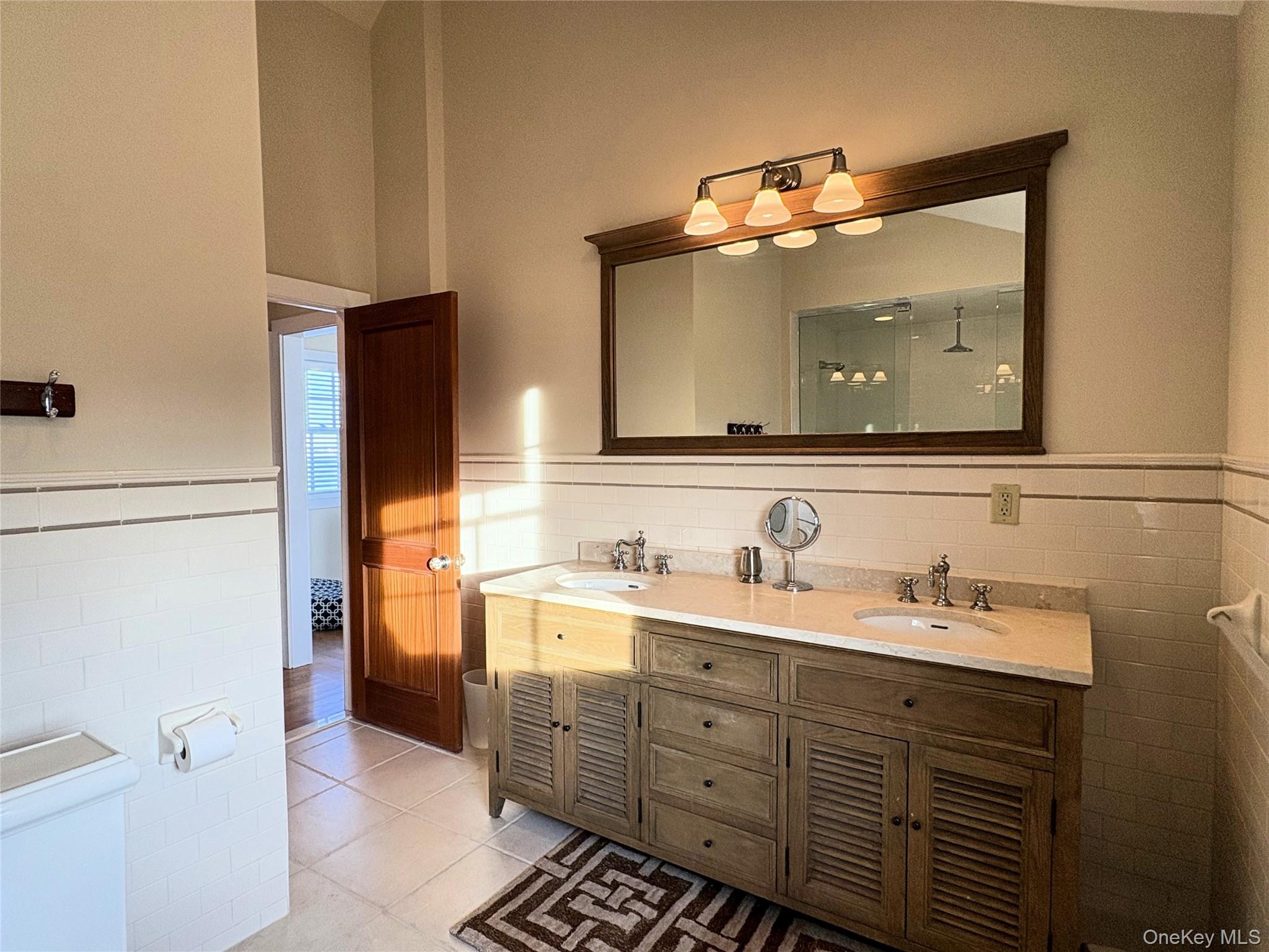 21 Bayside Avenue, East Quogue, NY 11942