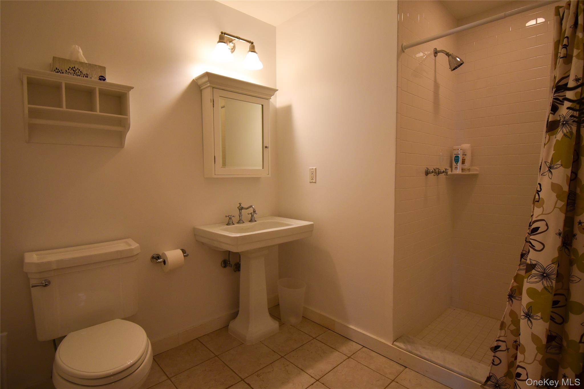 21 Bayside Avenue, East Quogue, NY 11942