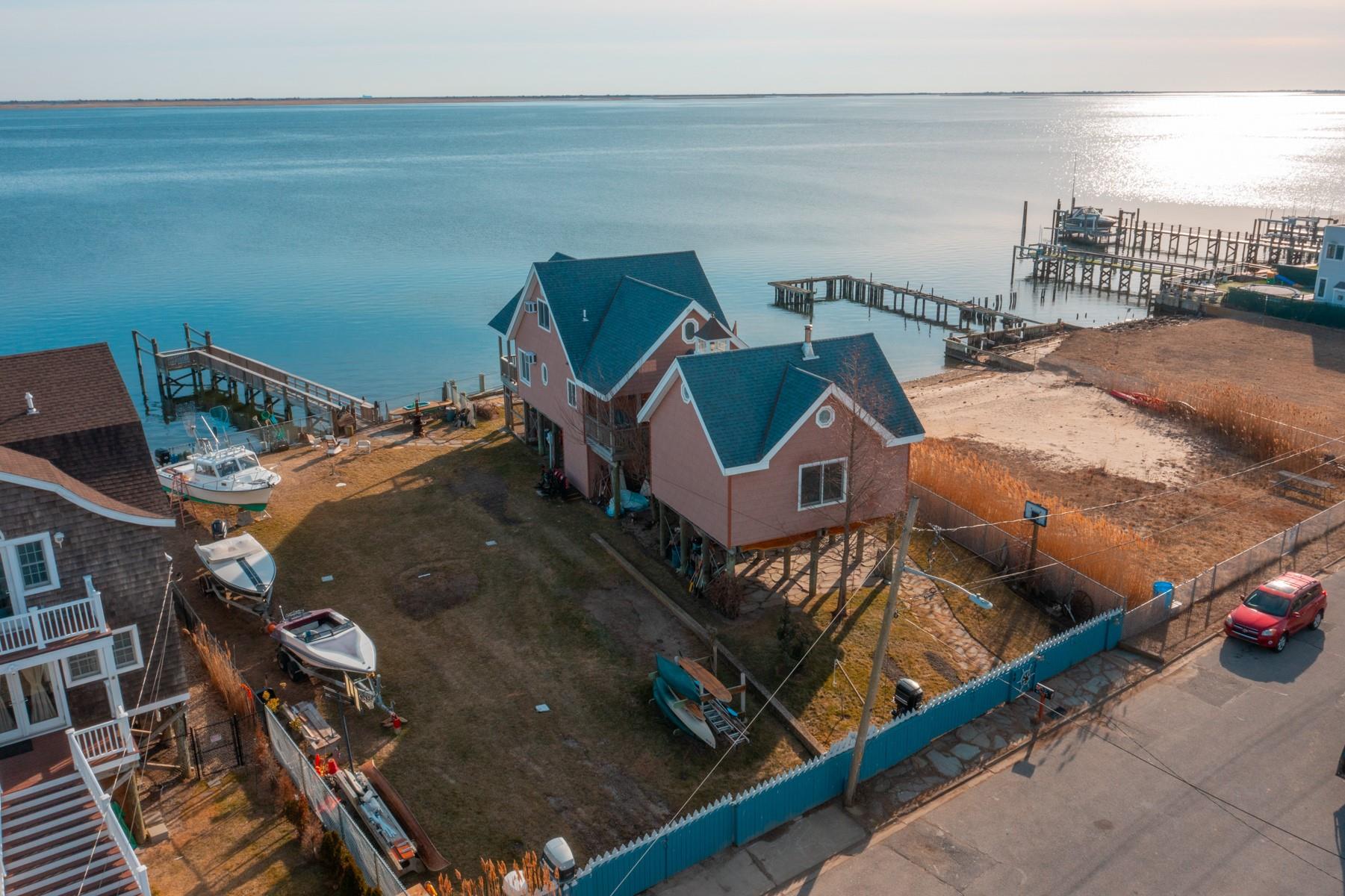 49 Bayview Avenue W, Lindenhurst, NY 11757