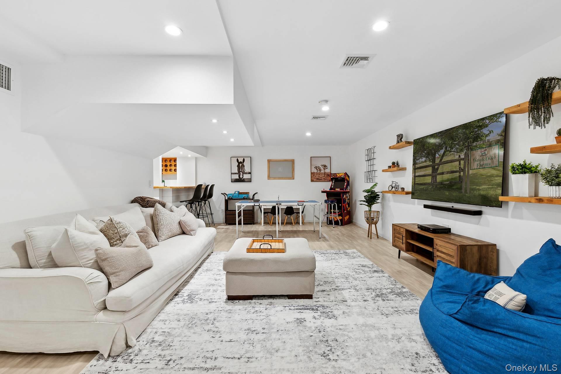 48 Whooping Hollow Road, East Hampton, NY 11937