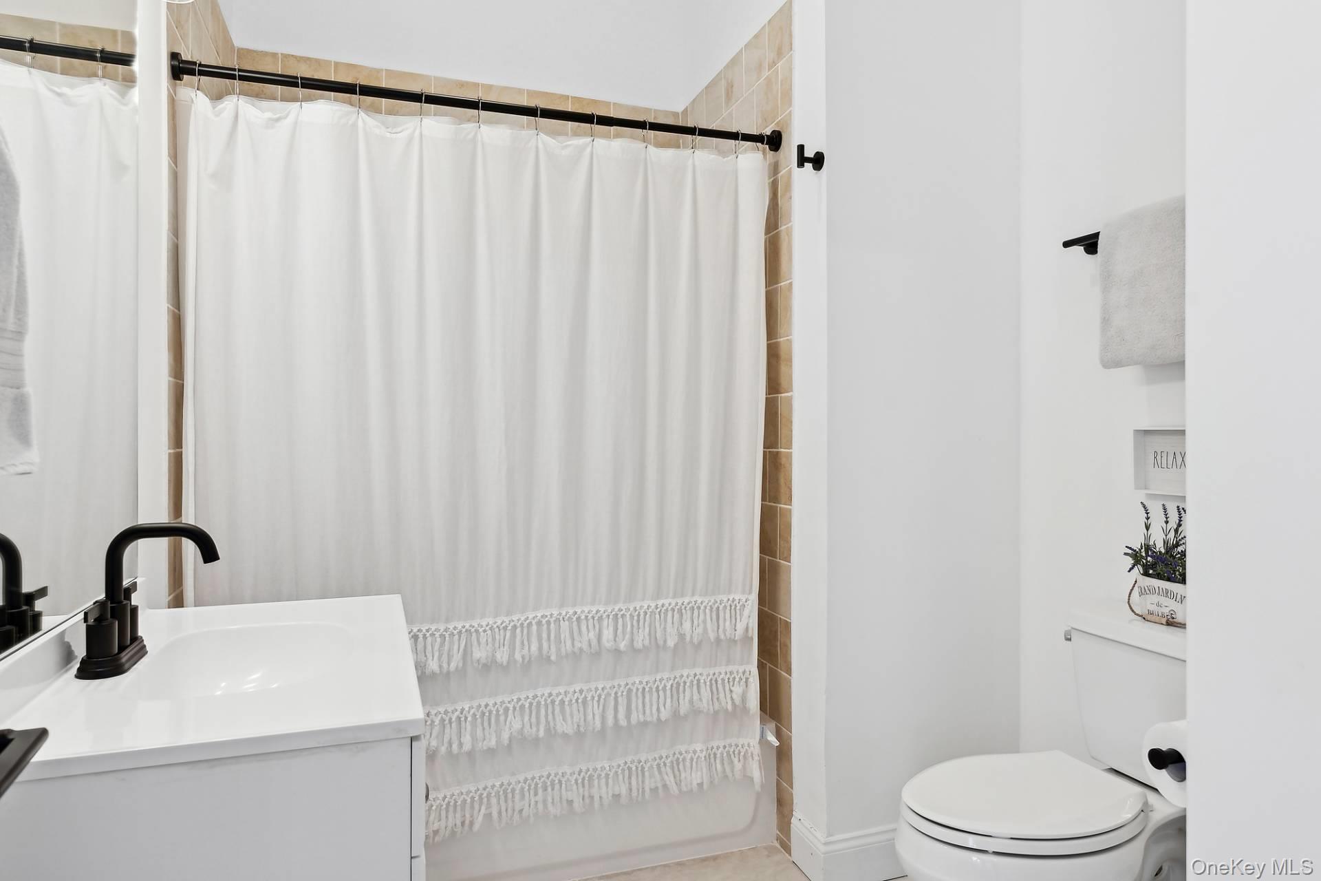 48 Whooping Hollow Road, East Hampton, NY 11937